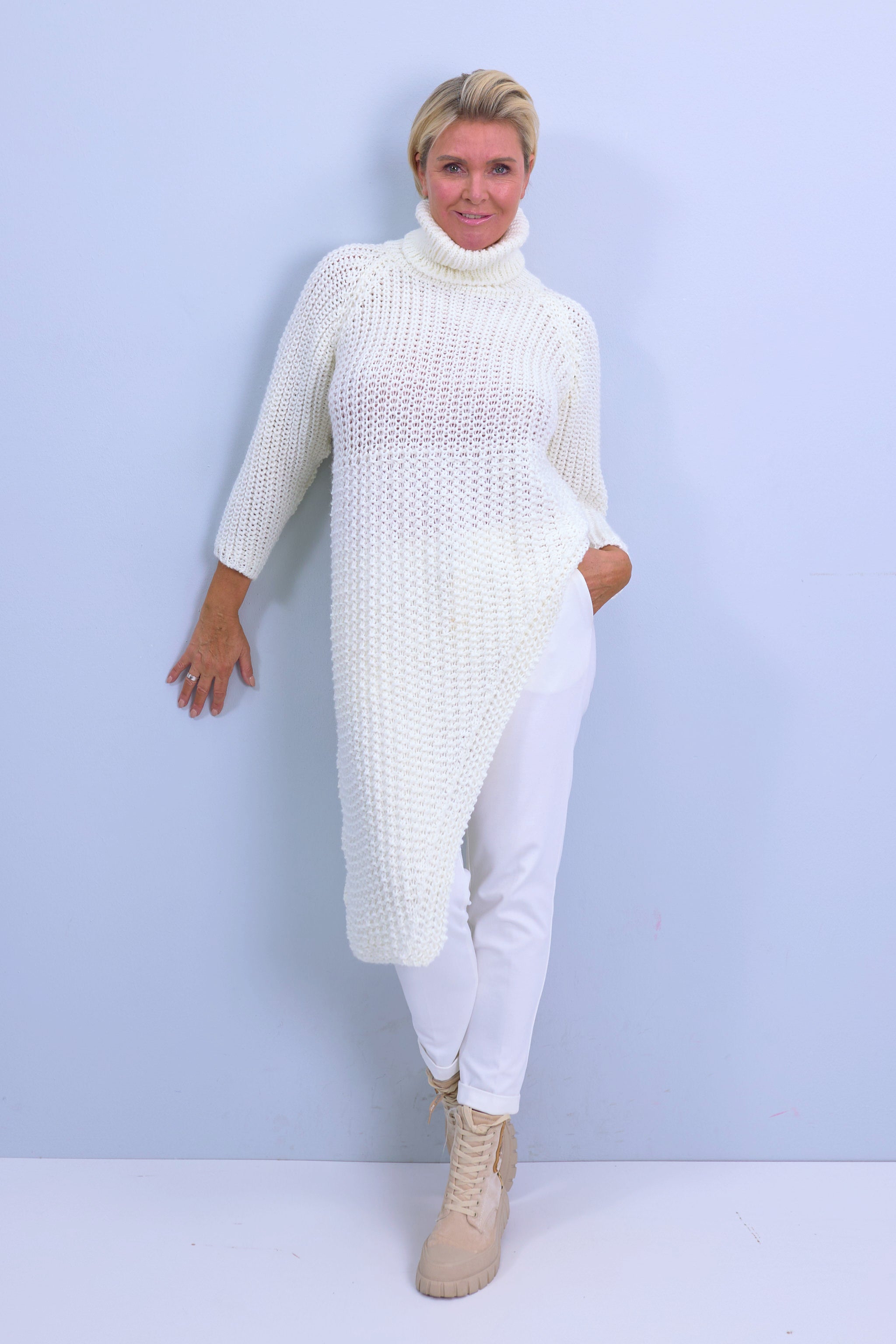 Long sweater, asymmetrical with raglan sleeves, ecru
