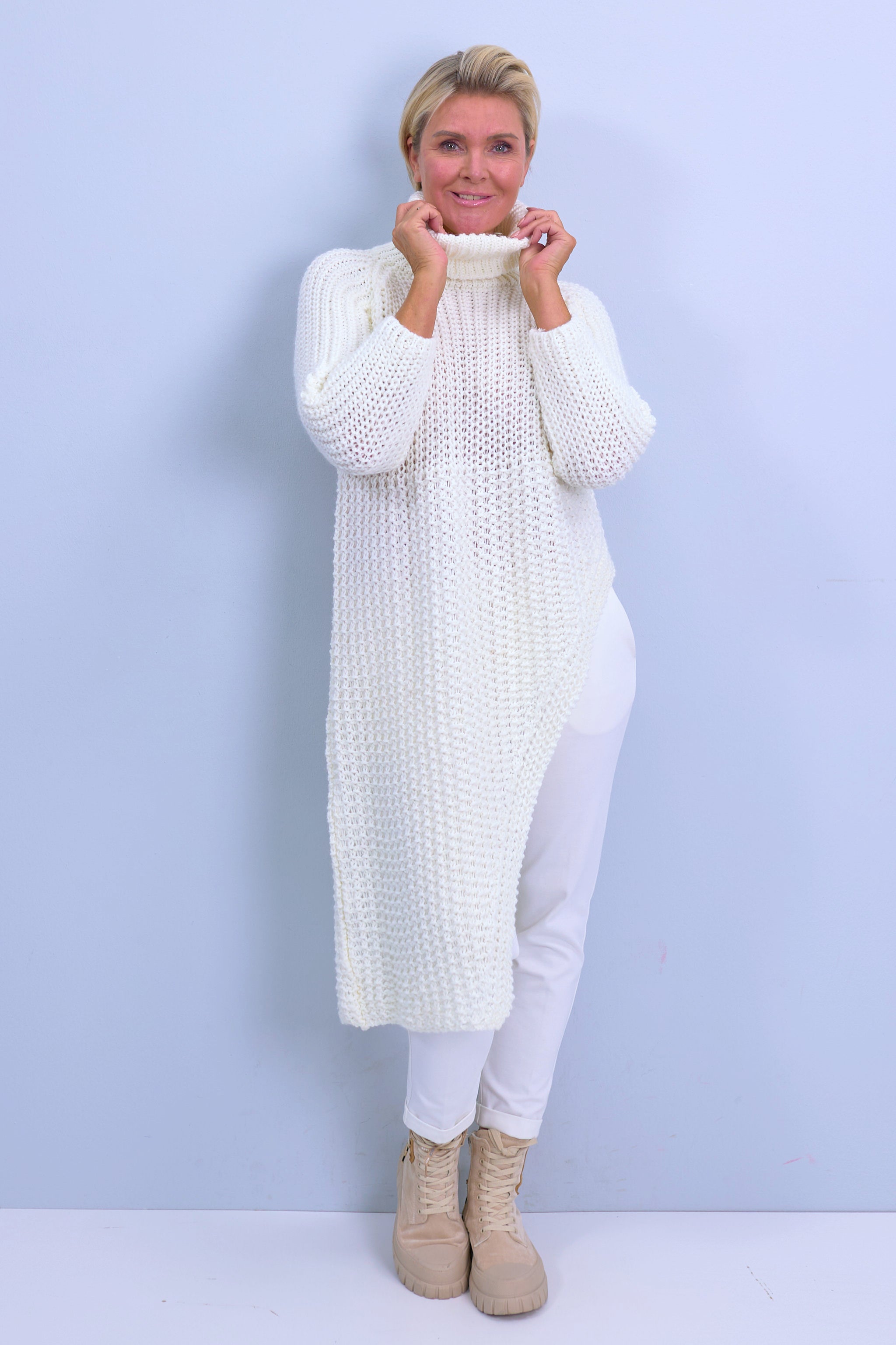 Long sweater, asymmetrical with raglan sleeves, ecru