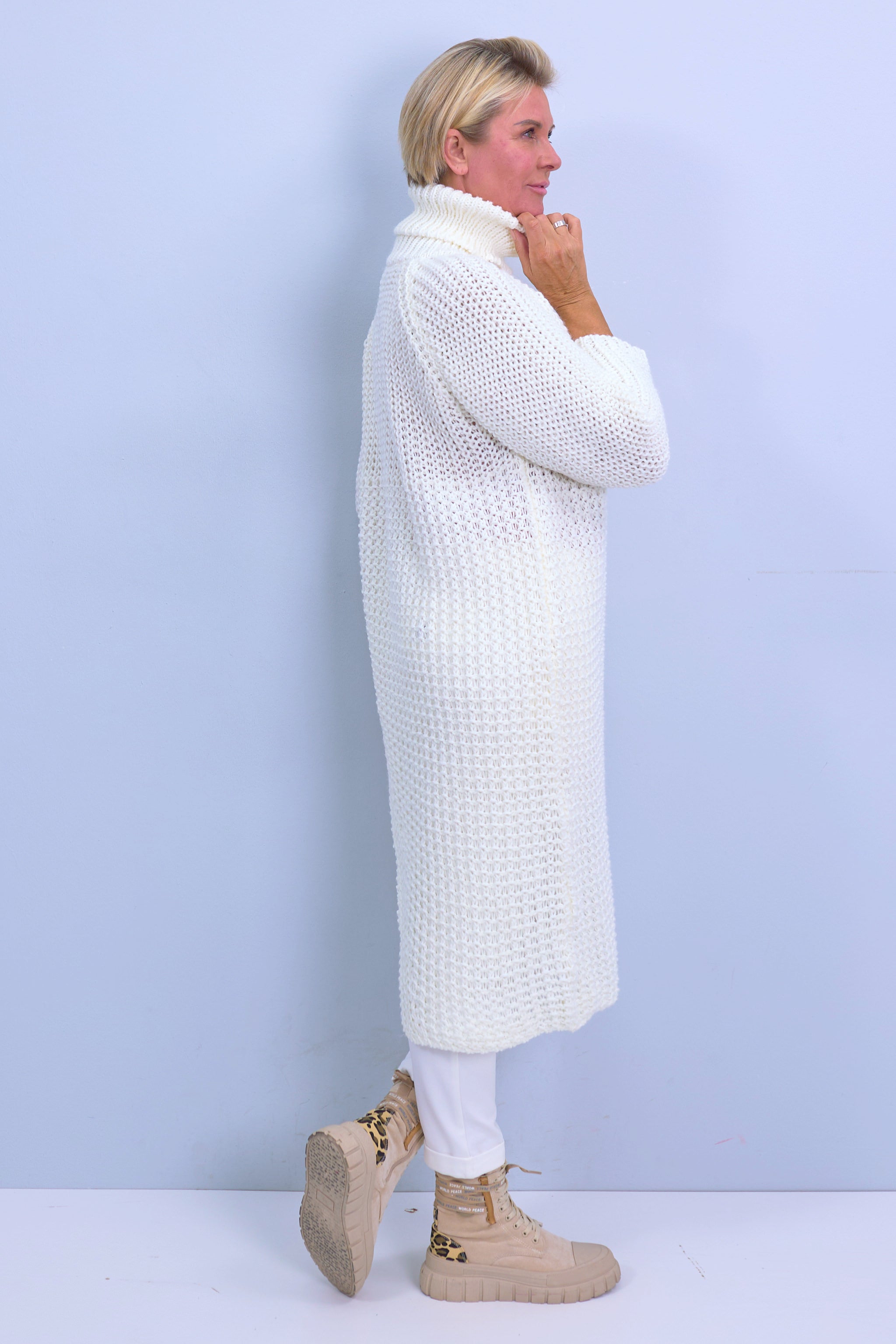 Long sweater, asymmetrical with raglan sleeves, ecru