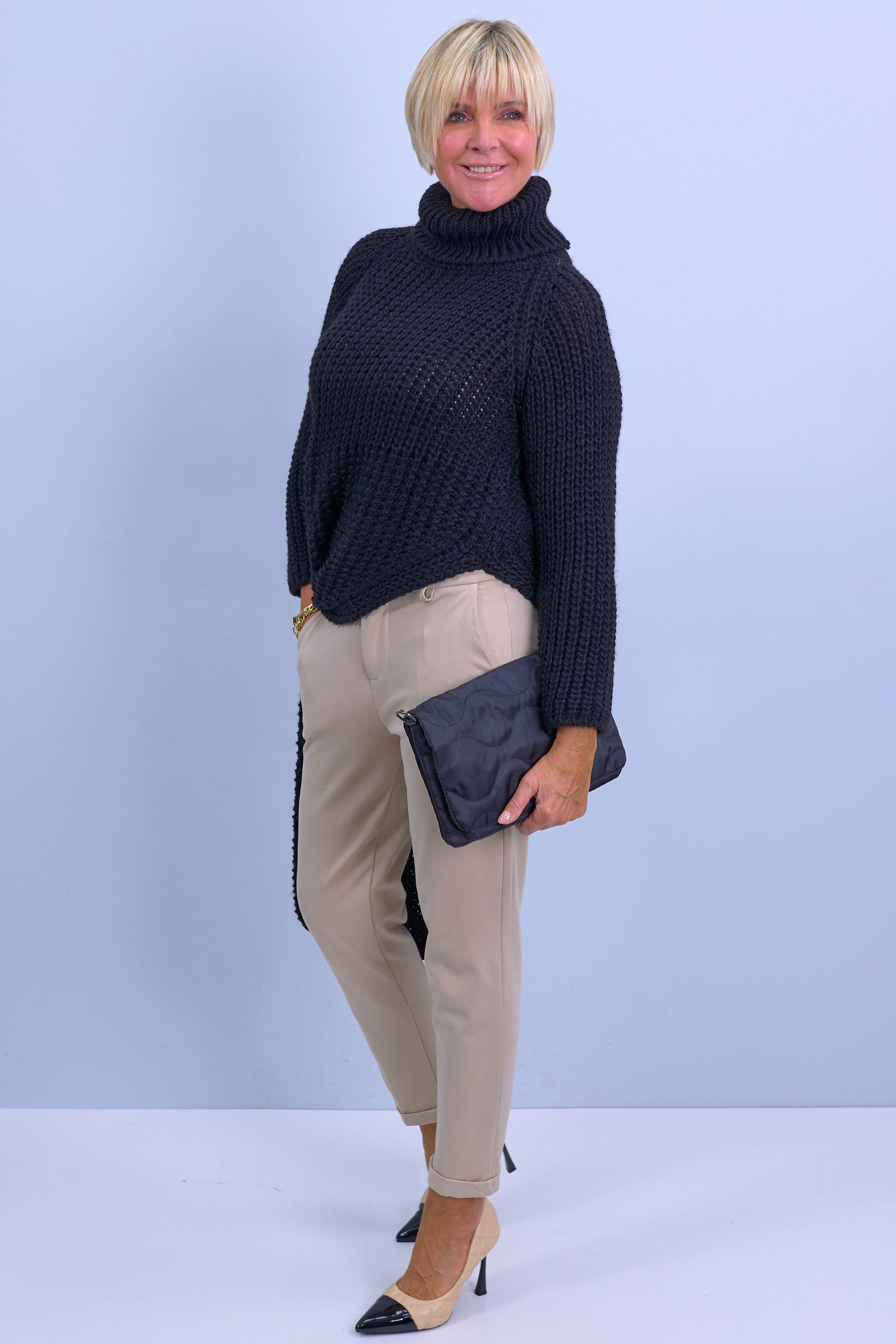 Longpulli, asymmetrisch mit Raglanärmeln, schwarz
