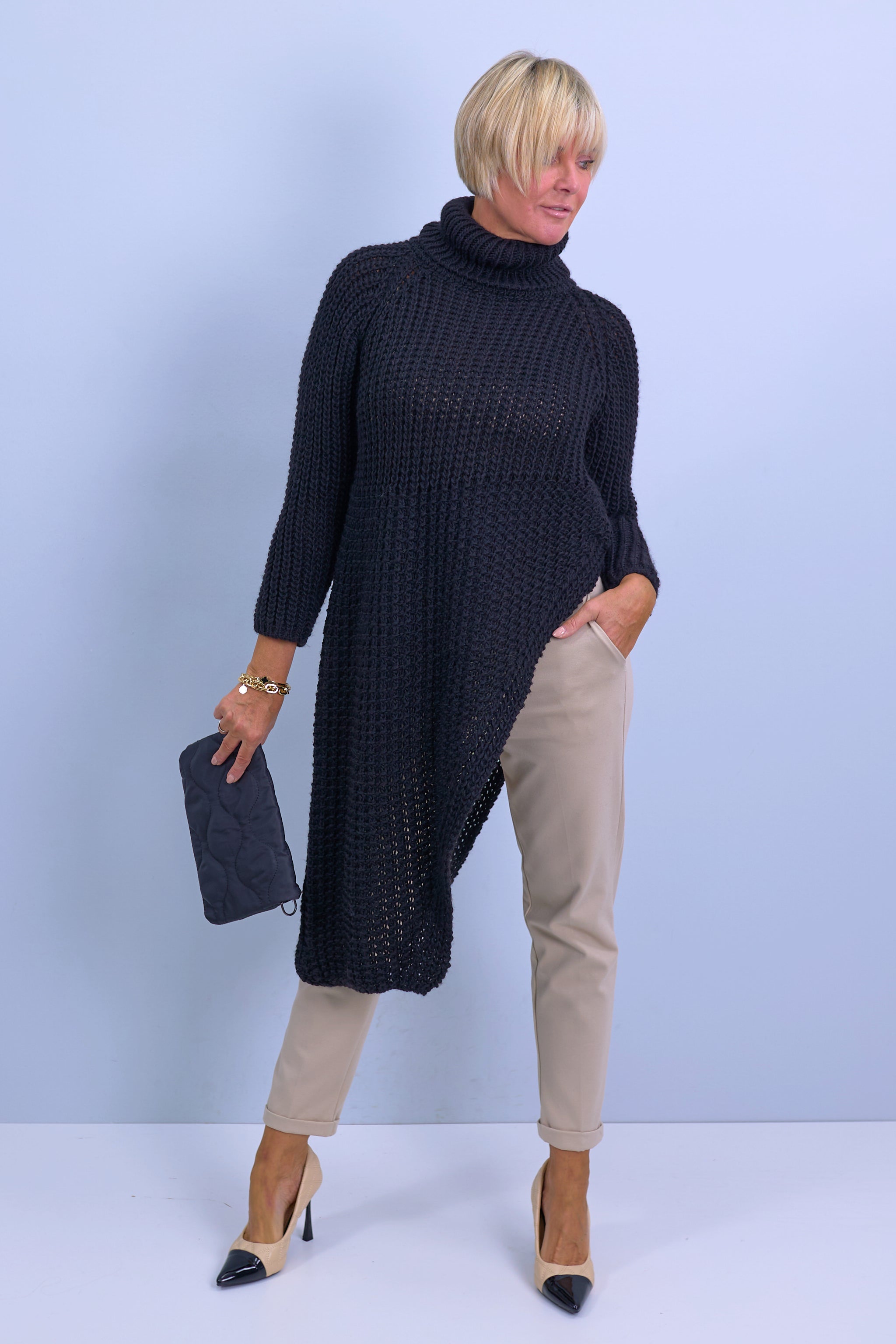 Longpulli, asymmetrisch mit Raglanärmeln, schwarz