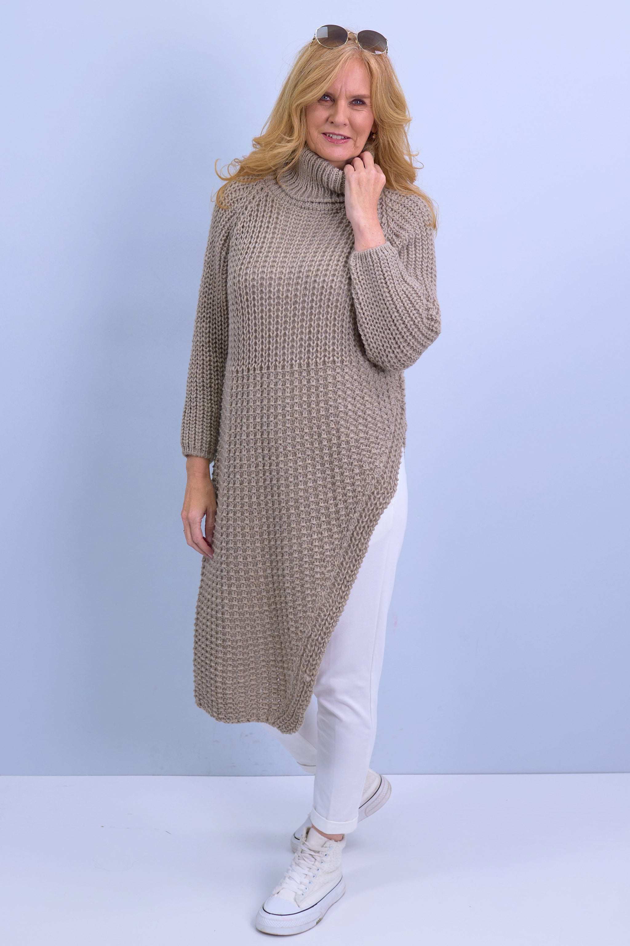 Longpulli, asymmetrisch mit Raglanärmeln, taupe