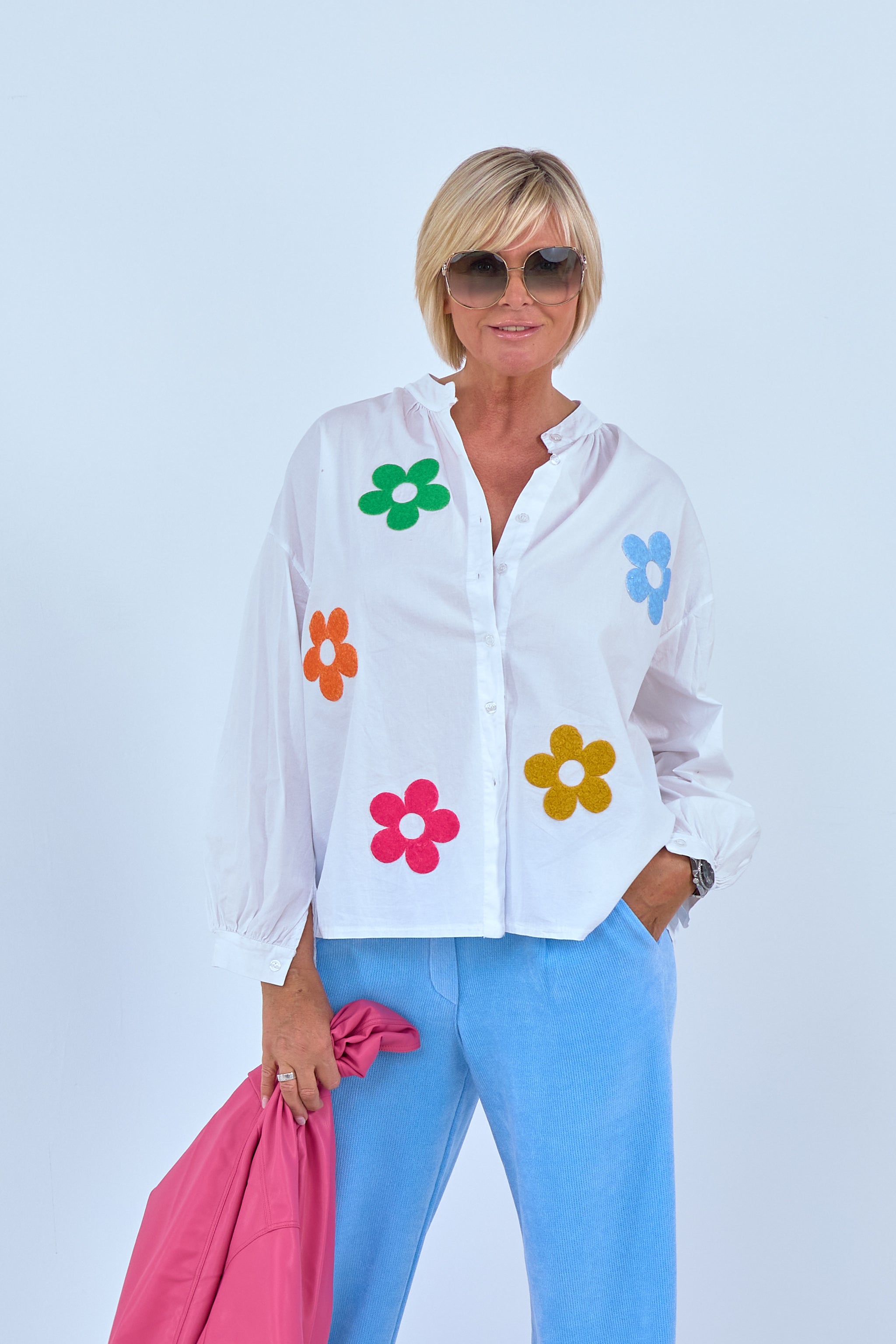 Bluse mit Stehkragen und Blumen in weiß von Trends & Lifestyle Deutschland GmbH
