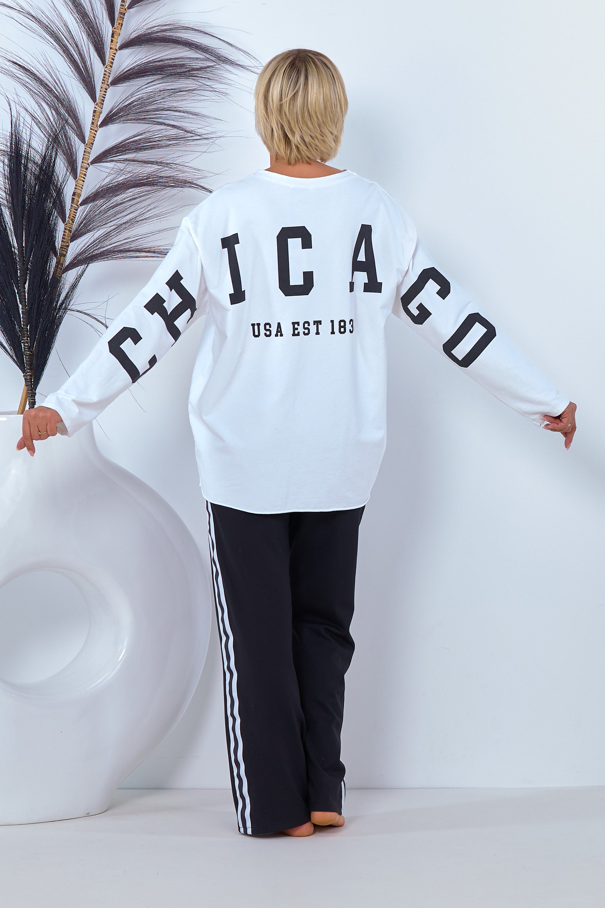 Sweaty mit chicago Schriftzug hinten, weiß-schwarz