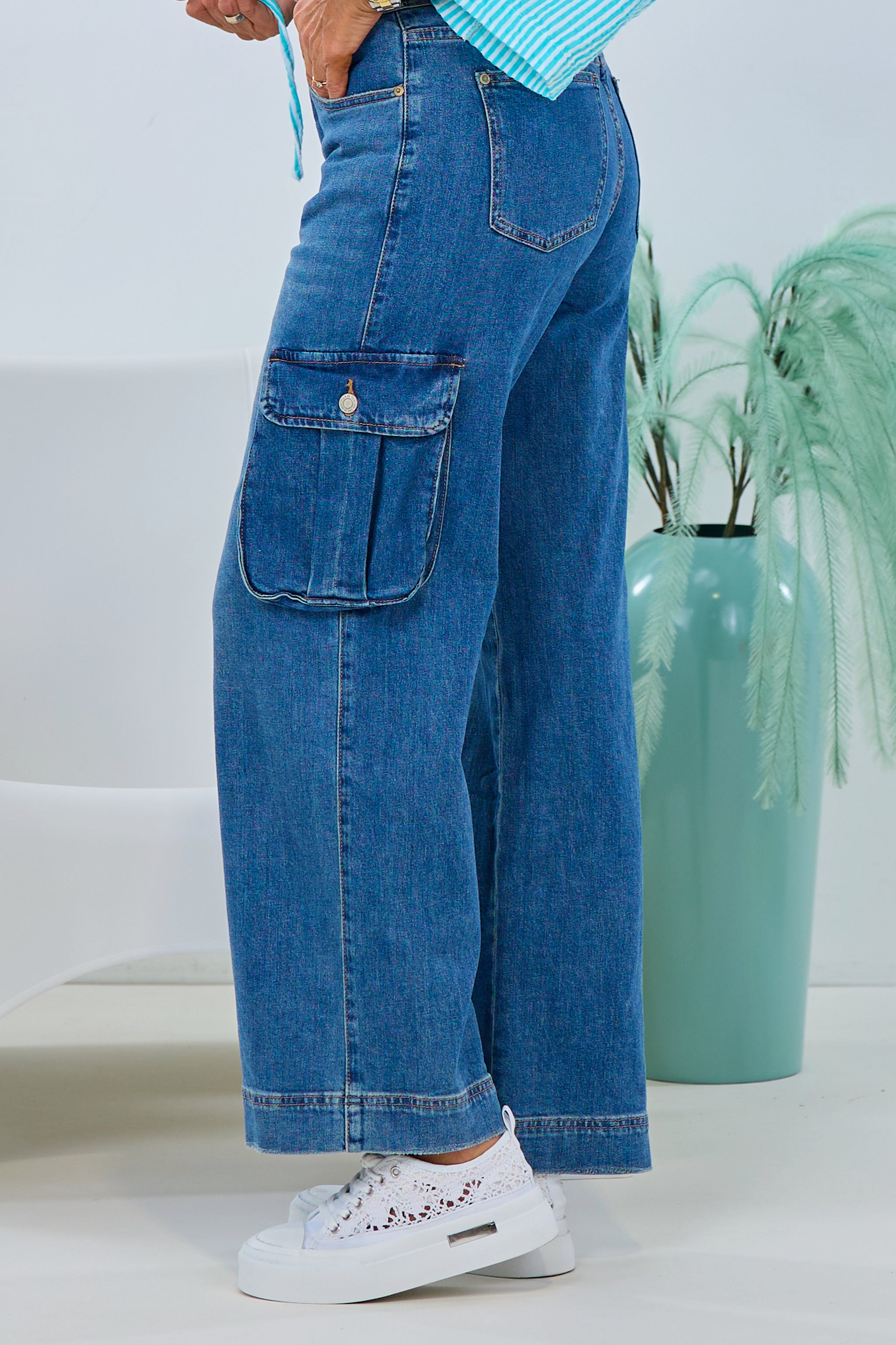Highwaist Jeans mit Cargo Taschen, denim von Trends & Lifestyle Deutschland GmbH