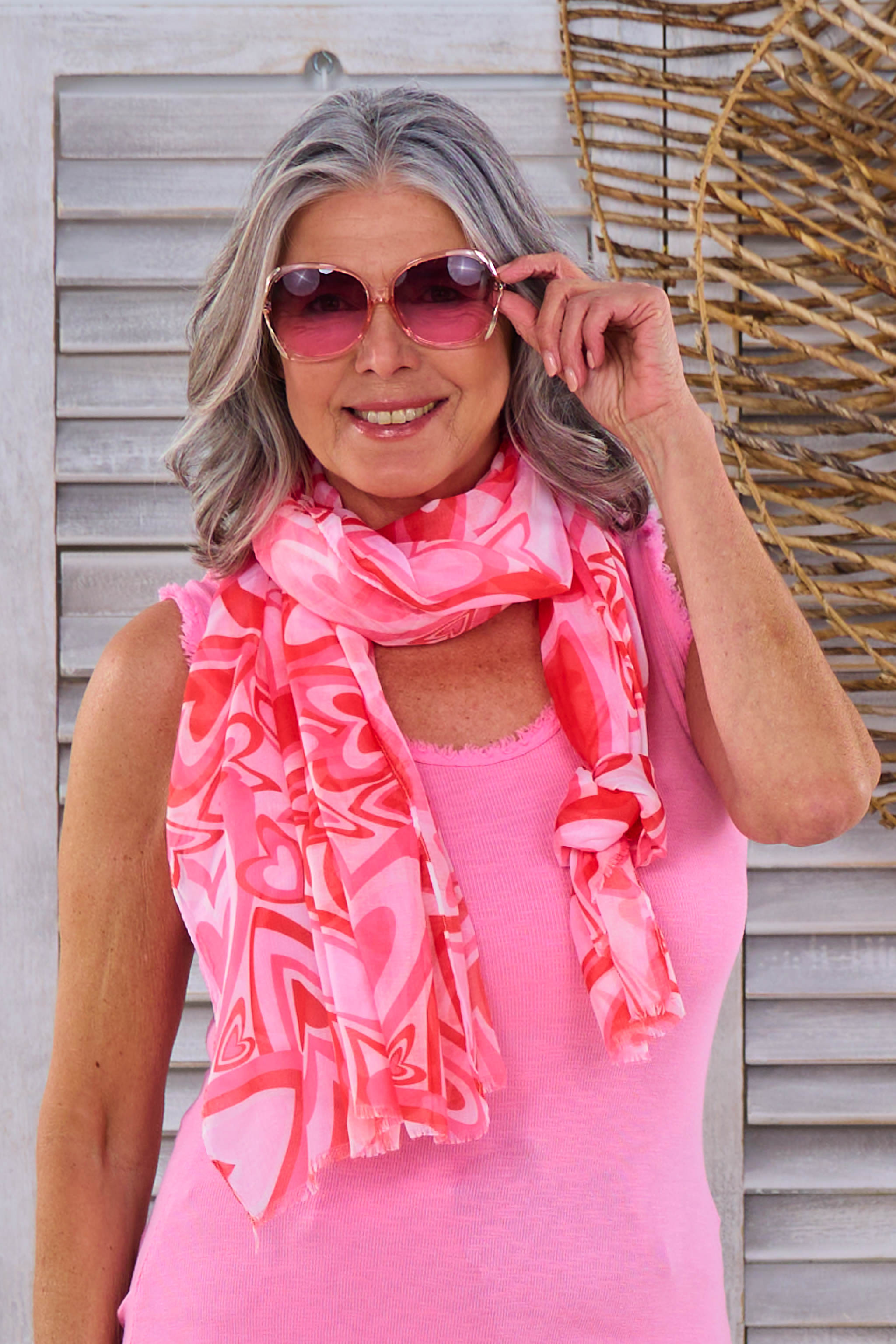 Feines Tuch mit Herzchen, rosa-rot von Trends & Lifestyle Deutschland GmbH