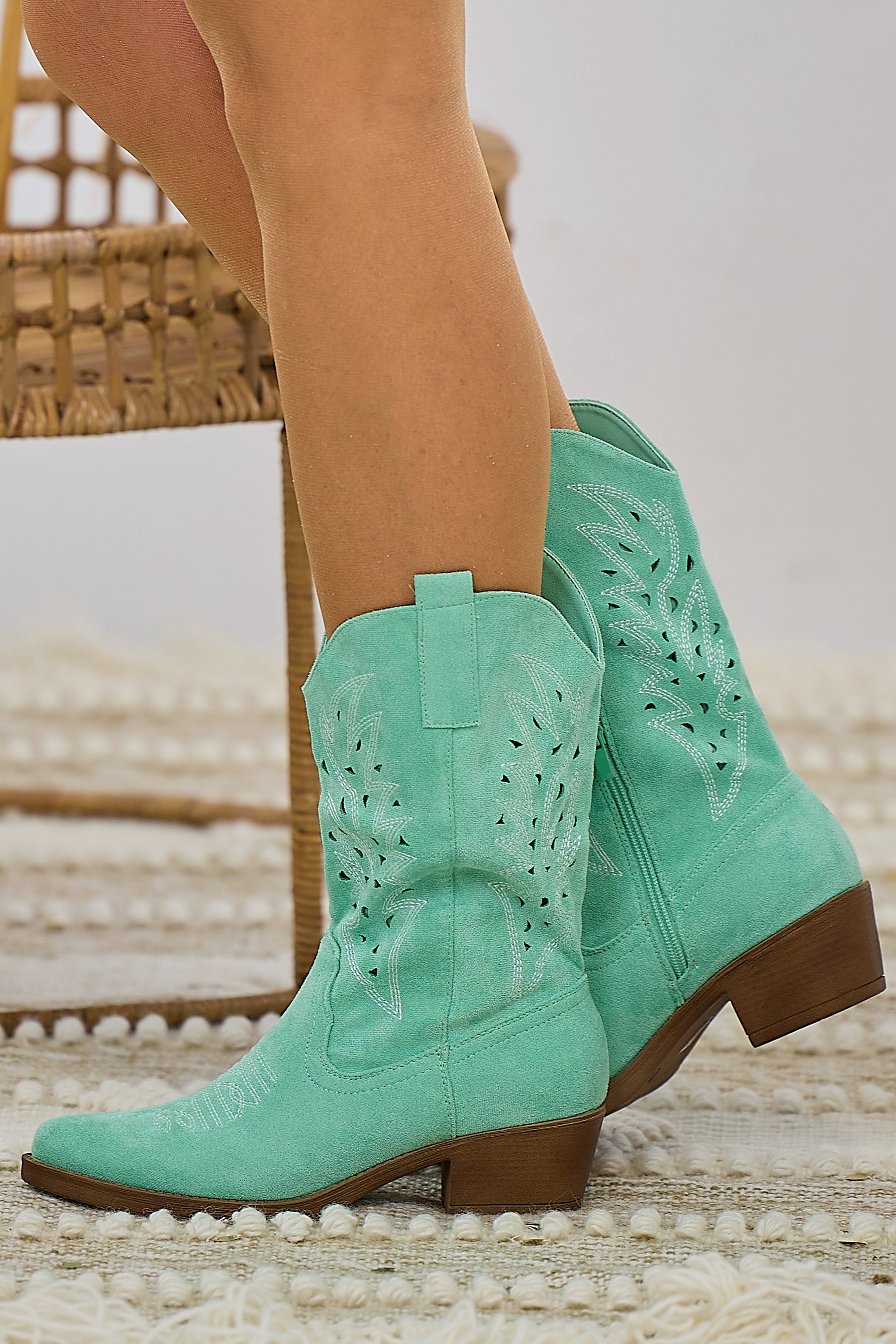 Cowboy-Halbstiefel mit Cut-Outs, mint von Trends & Lifestyle Deutschland GmbH