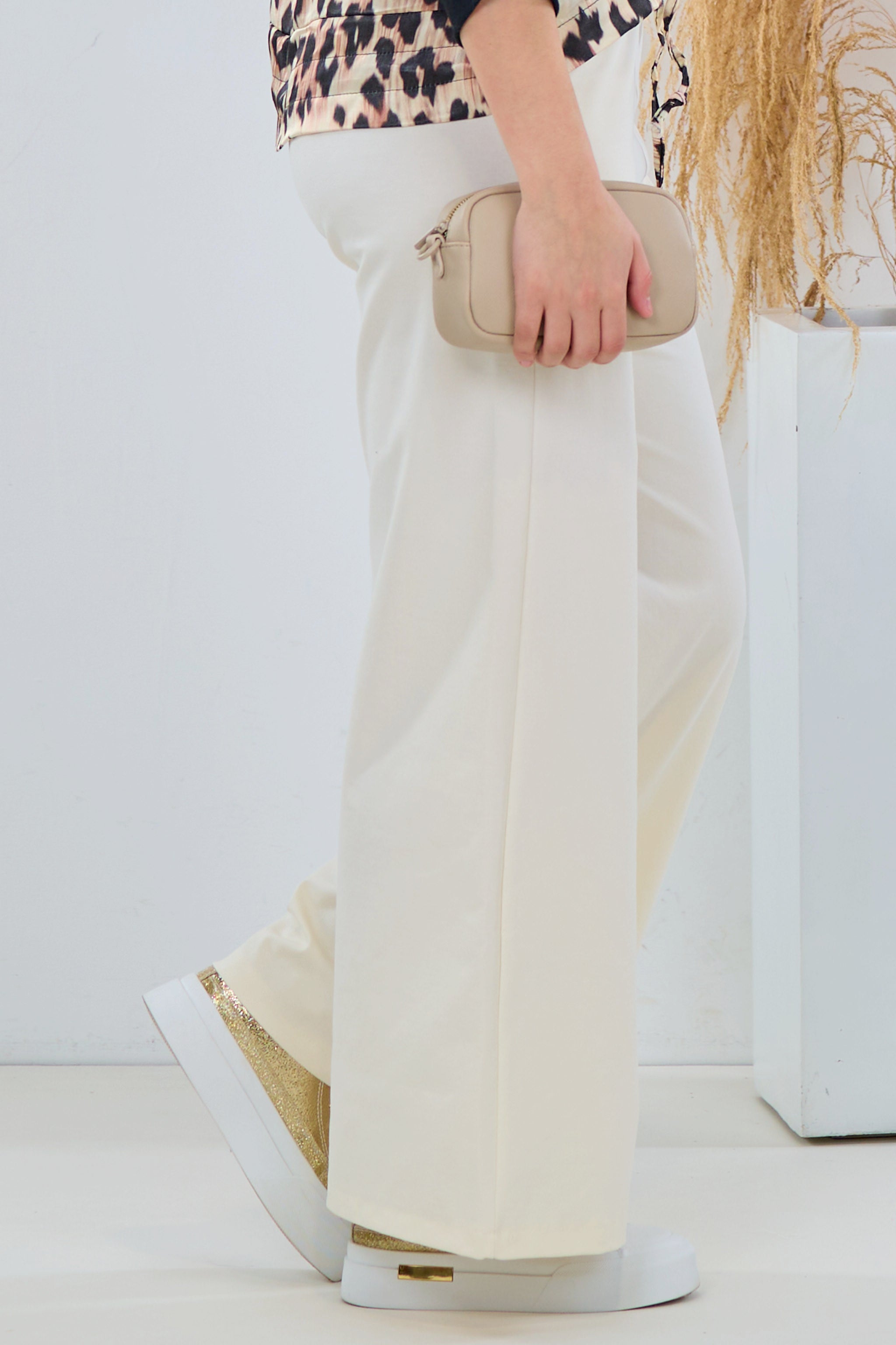 Stoffhose mit Eingriffstaschen, creme von Trends & Lifestyle Deutschland GmbH