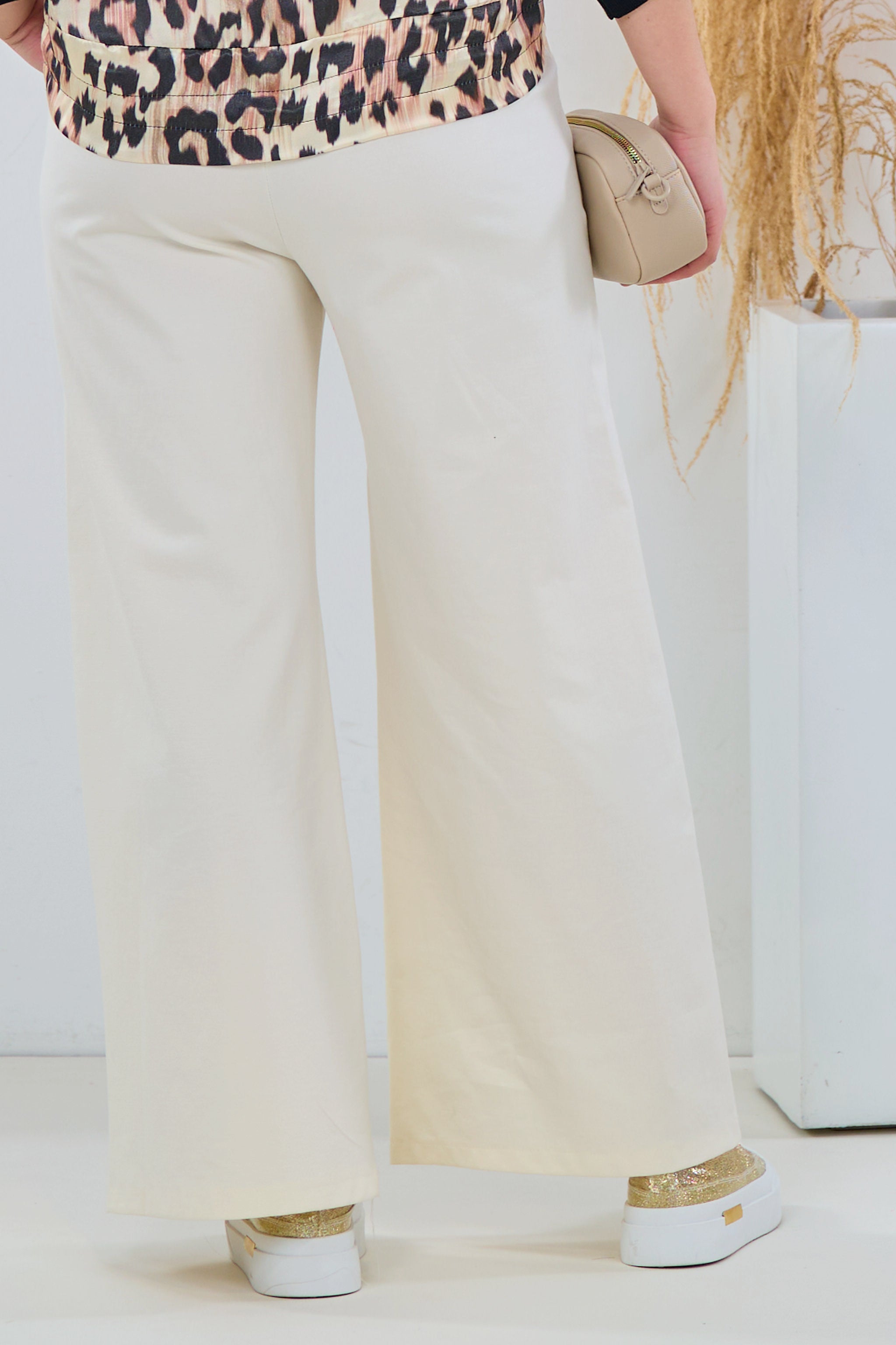 Stoffhose mit Eingriffstaschen, creme von Trends & Lifestyle Deutschland GmbH