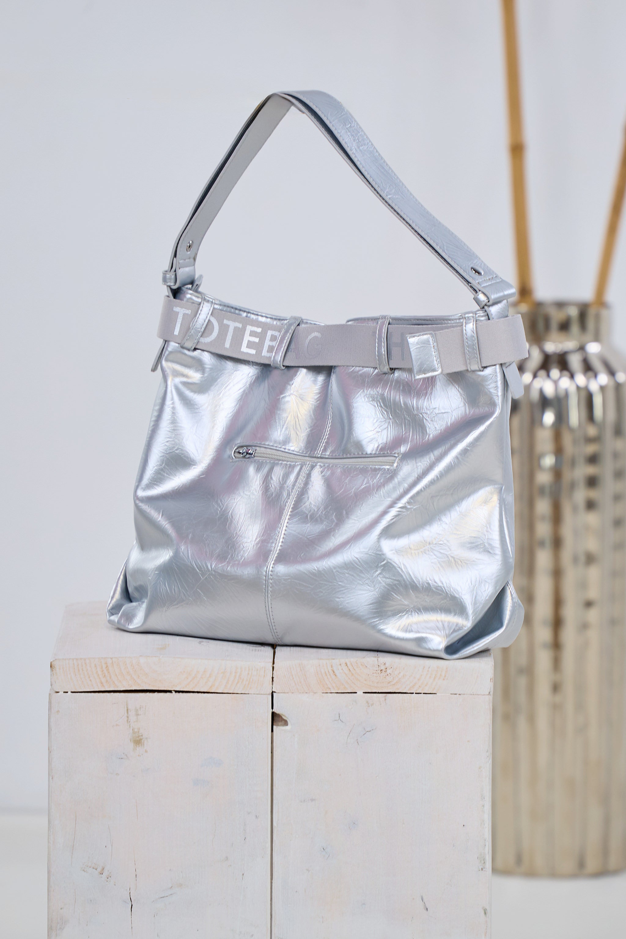 Shopper mit breitem Gurtband/Schlaufen, silber von Trends & Lifestyle Deutschland GmbH