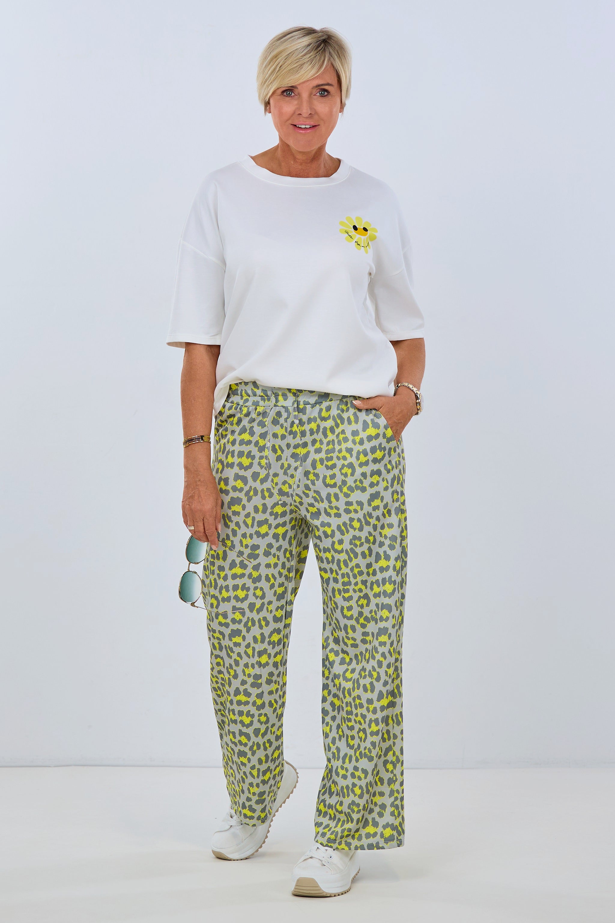 Weiche Hose im Leo-Look, grau-gelb von Trends & Lifestyle Deutschland GmbH