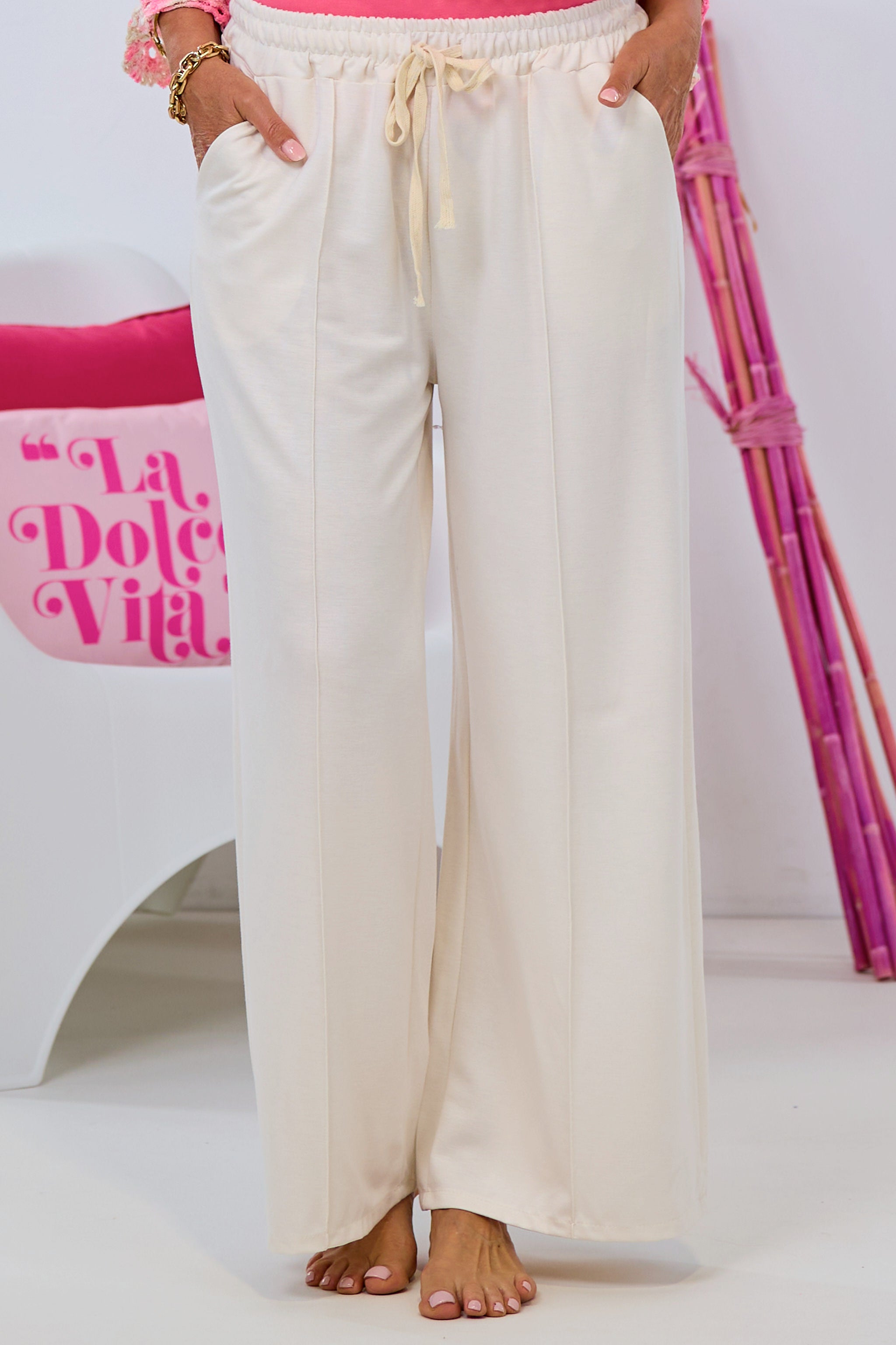 Weite Hose mit abgesteppter Mittelnaht, creme