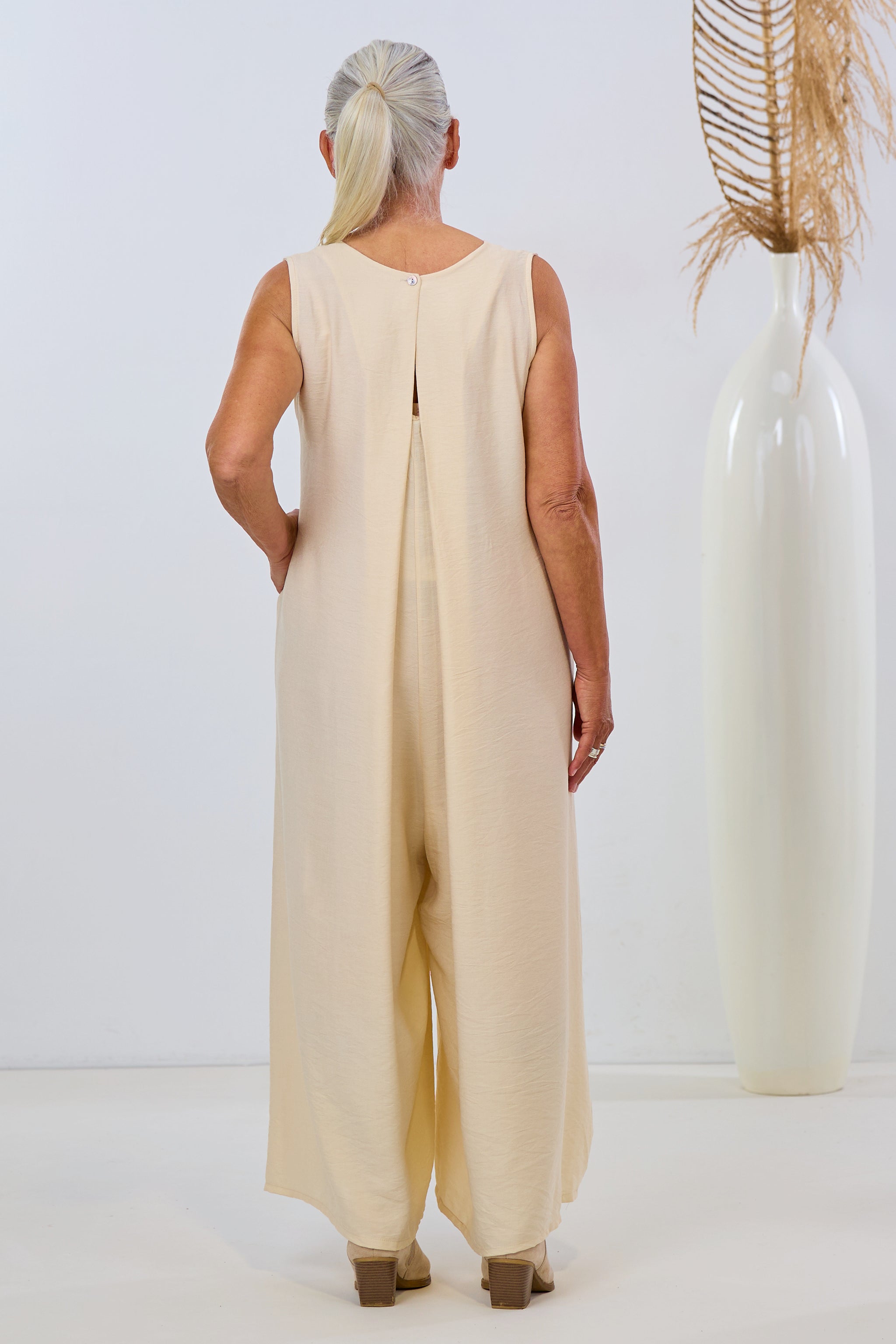Overall mit raffiniertem Rückenschlitz, creme von Trends & Lifestyle Deutschland GmbH