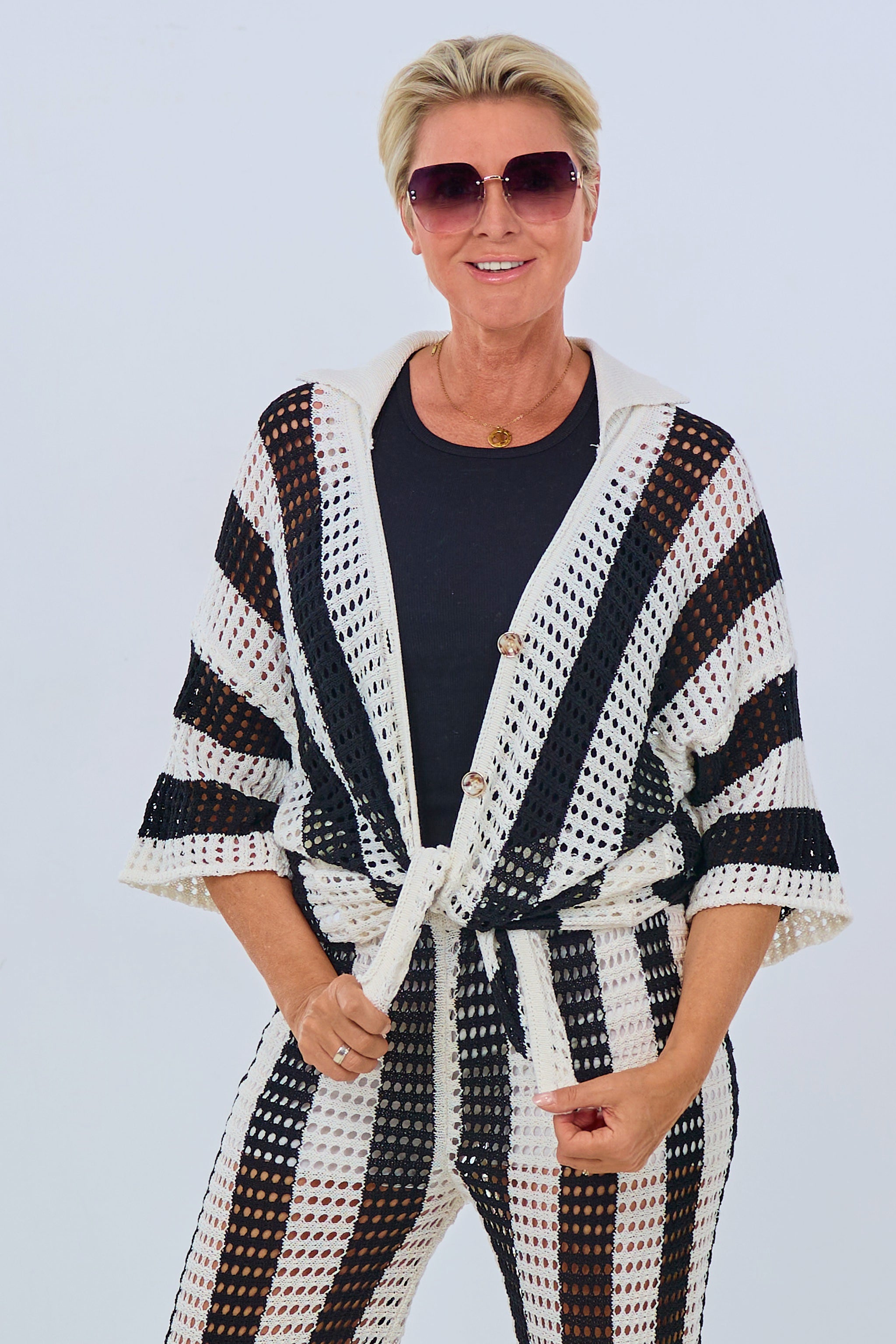 Kurzarm Cardigan mit Längsstreifen, schwarz-ecru von Trends & Lifestyle Deutschland GmbH