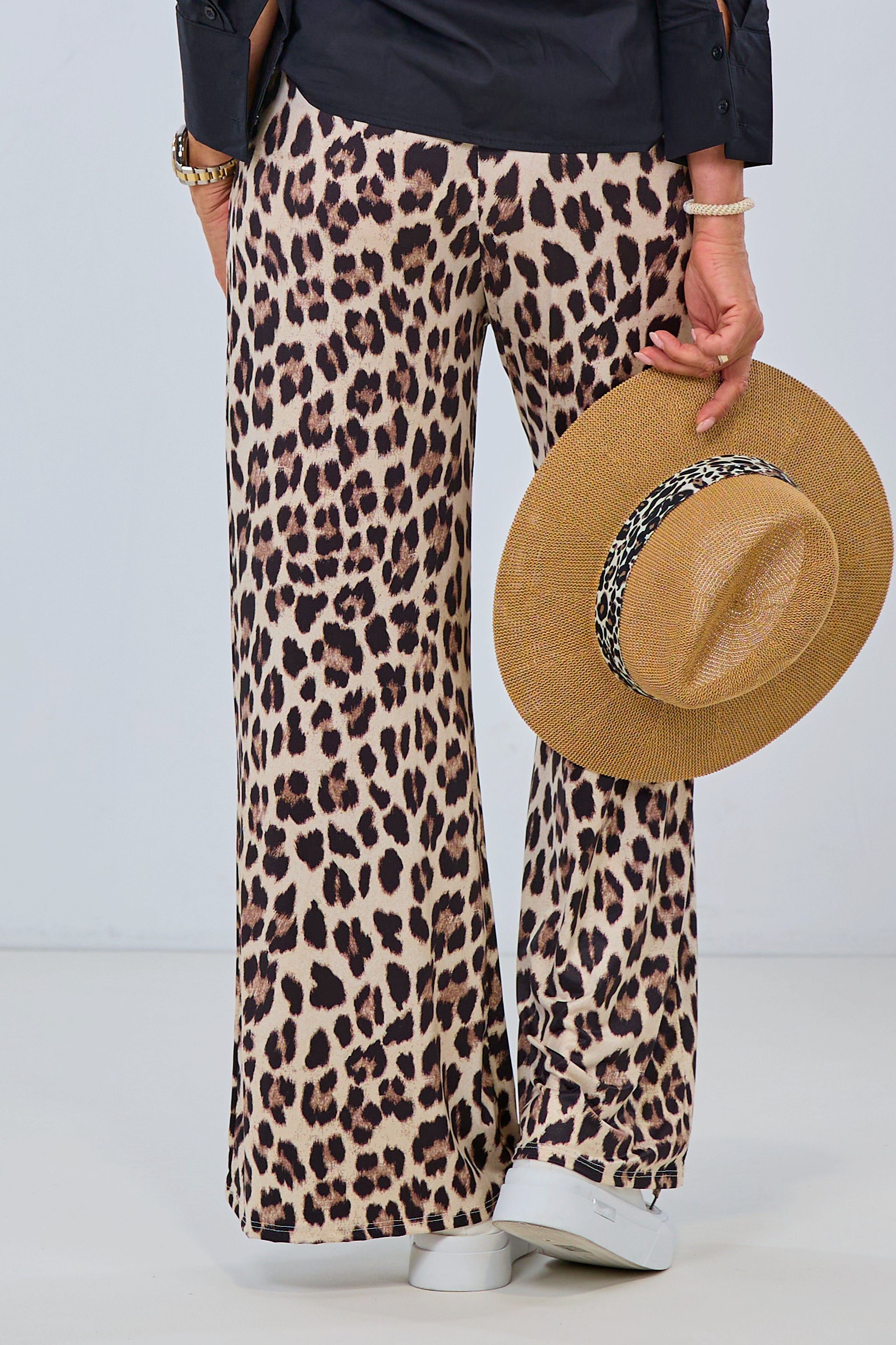 weich fallende Hose mit Leo Muster, beige-schwarz von Trends & Lifestyle Deutschland GmbH