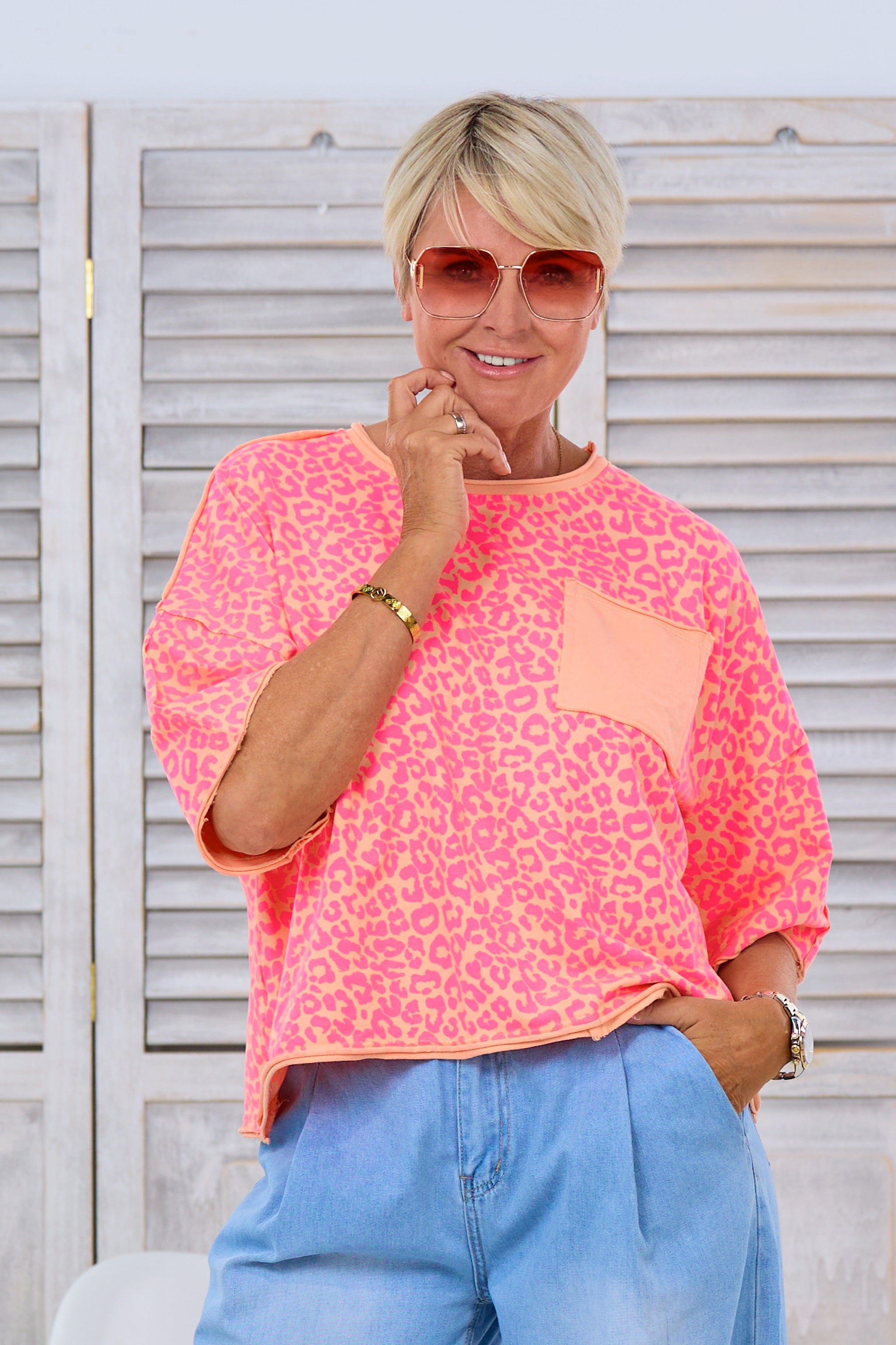 Sweaty im Leo-Look mit Brusttasche, apricot-pink von Trends & Lifestyle Deutschland GmbH