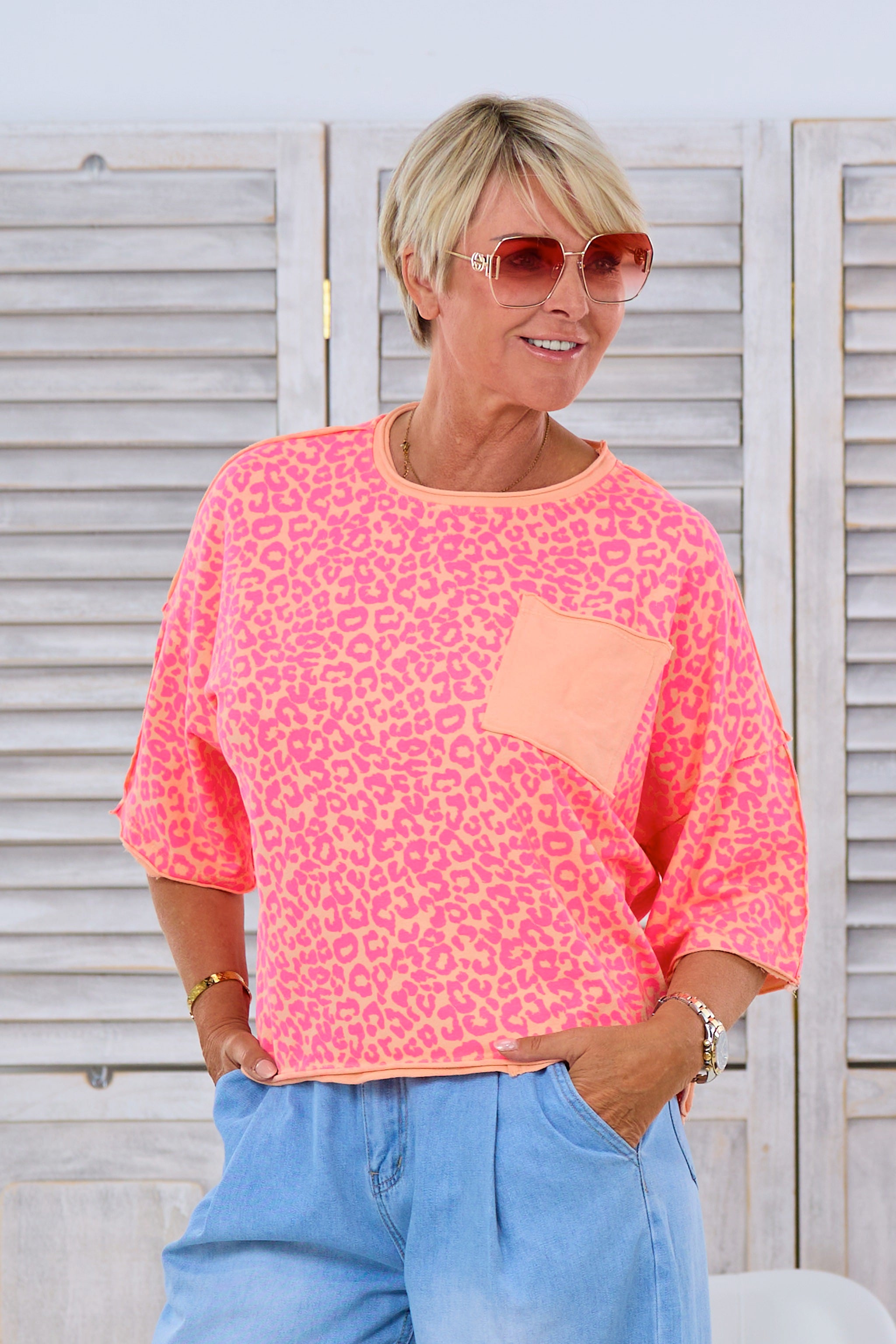 Sweaty im Leo-Look mit Brusttasche, apricot-pink von Trends & Lifestyle Deutschland GmbH