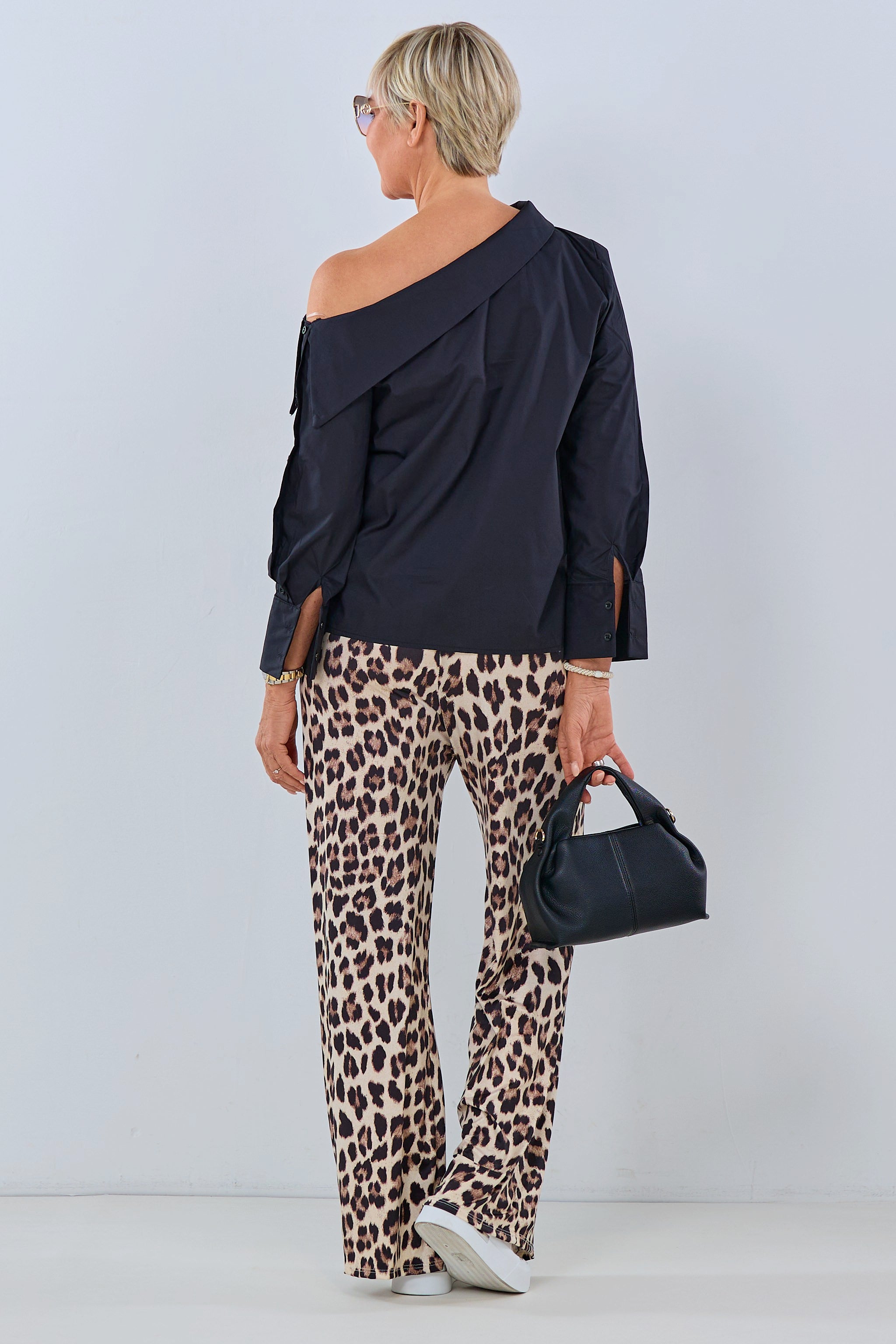 Bluse mit asymmetrischem Kragen, schwarz
