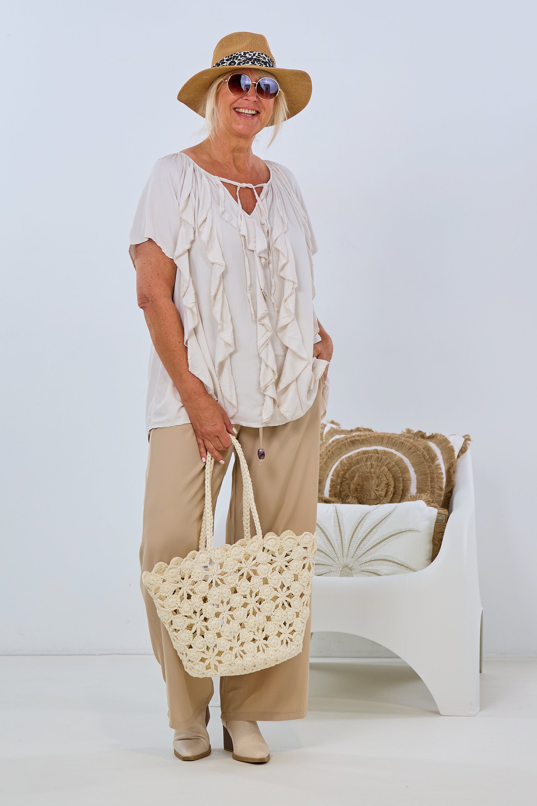 Blusenshirt mit Rüschen, beige von Trends & Lifestyle Deutschland GmbH