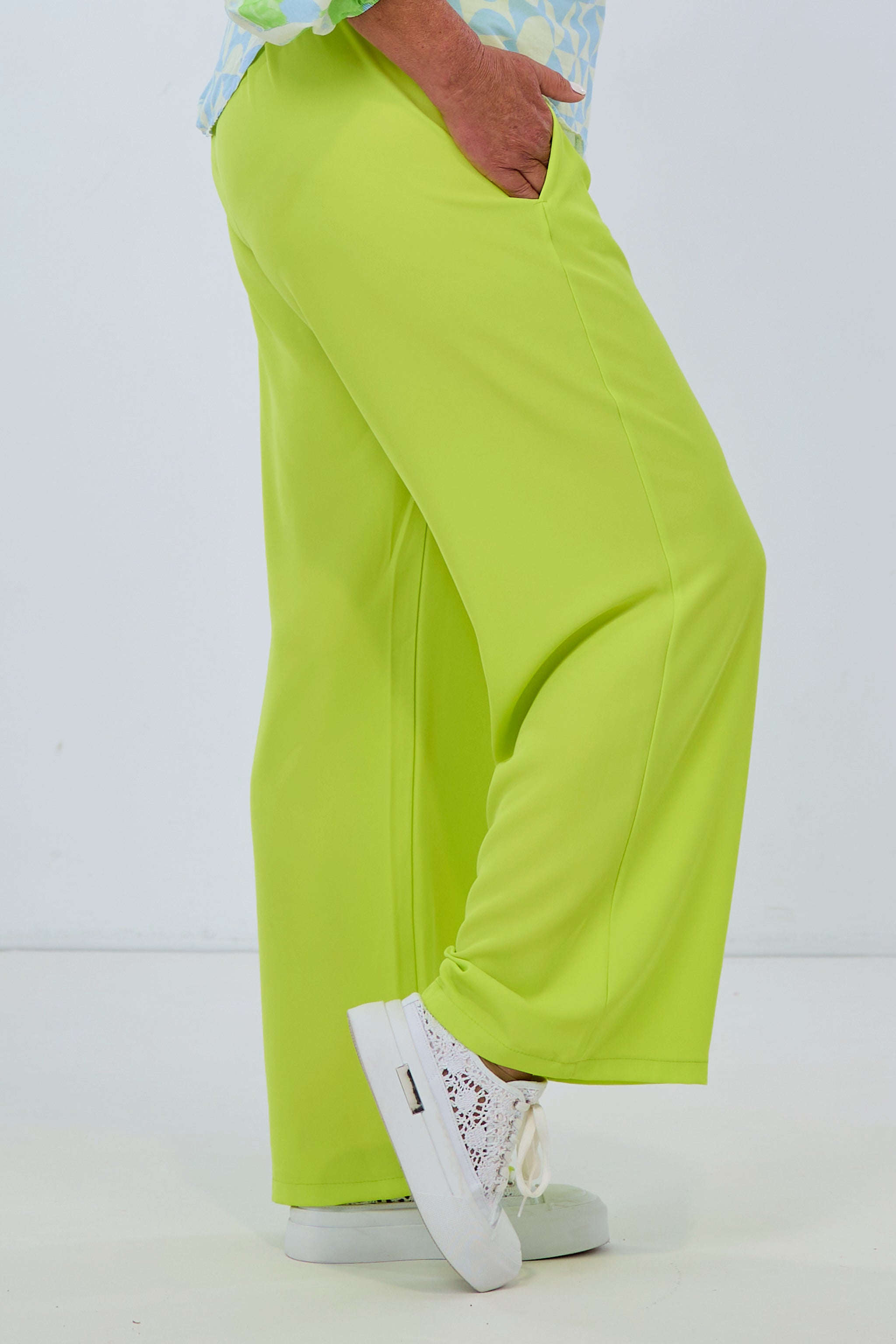 weite Stoffhose mit Zierbändchen-groß, kiwi von Trends & Lifestyle Deutschland GmbH