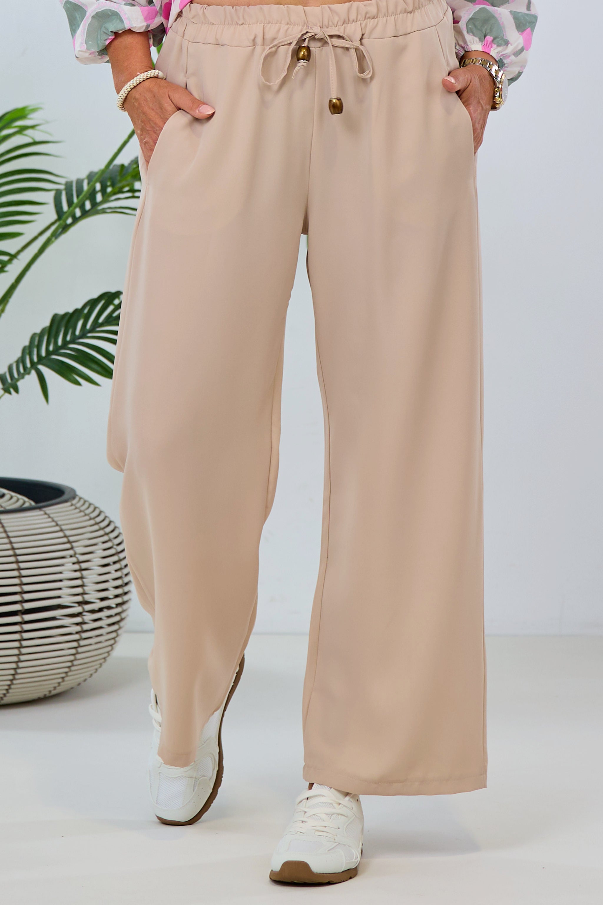 weite Stoffhose mit Zierbändchen-klein, beige von Trends & Lifestyle Deutschland GmbH