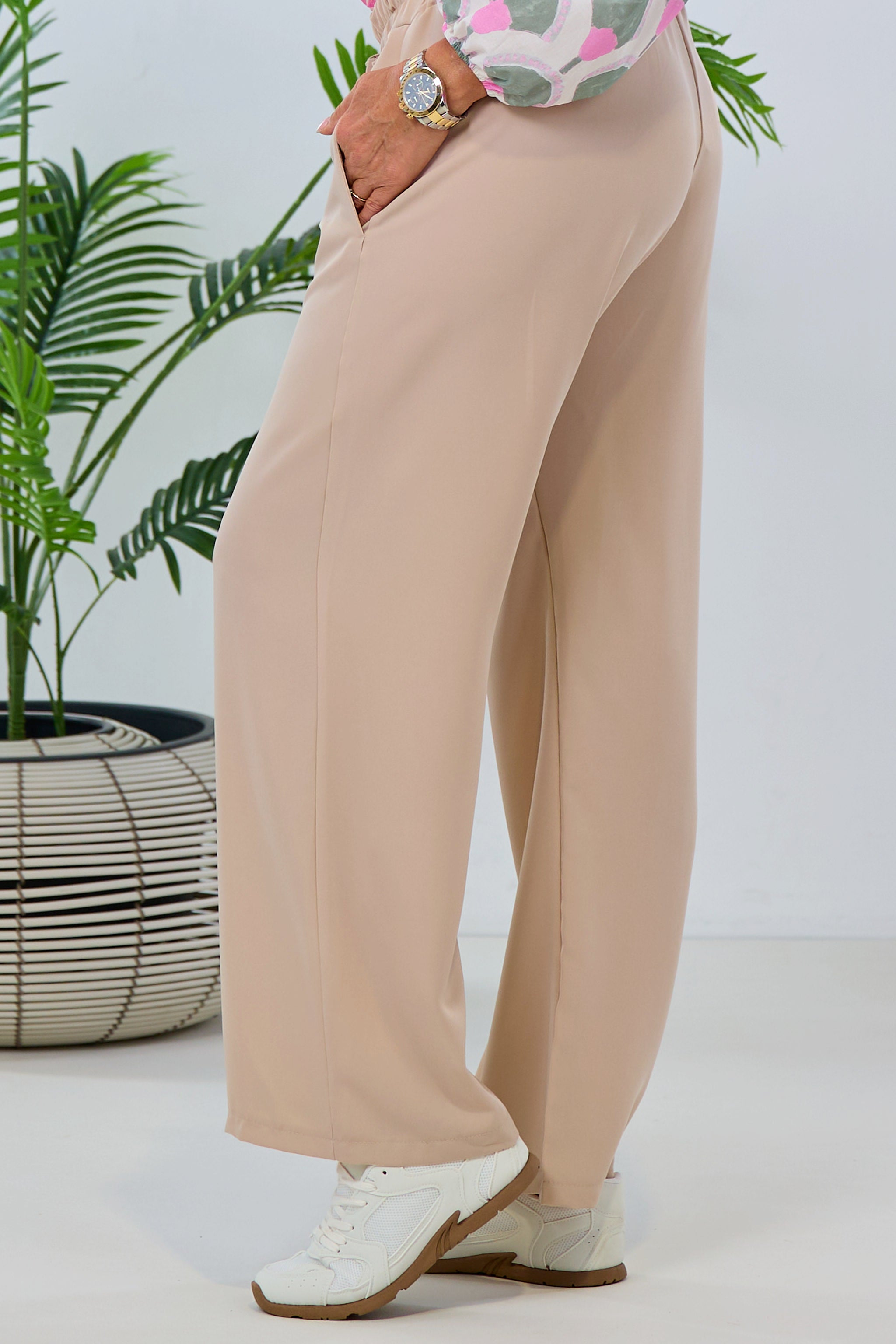 weite Stoffhose mit Zierbändchen-klein, beige von Trends & Lifestyle Deutschland GmbH