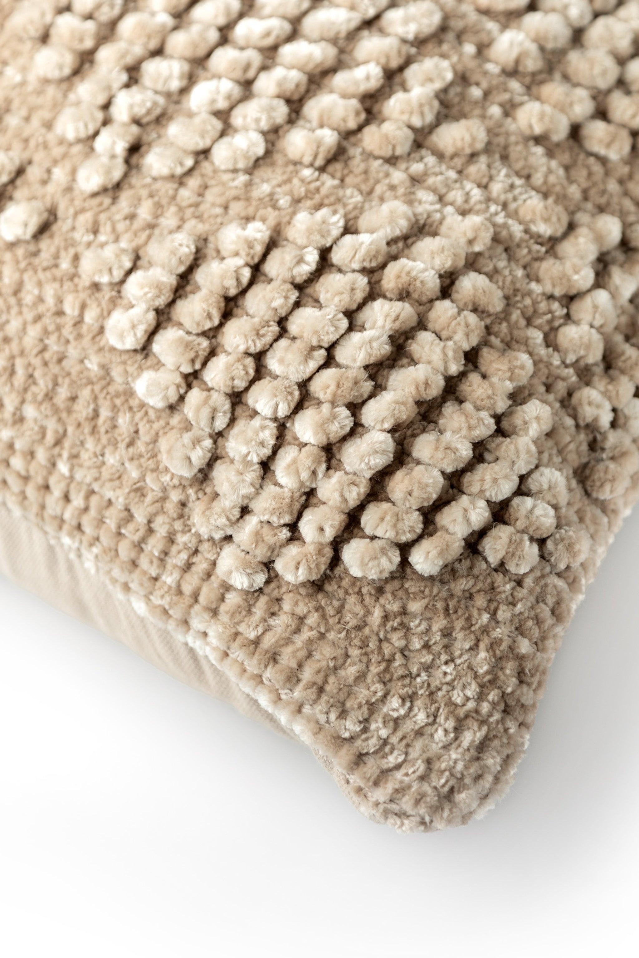 Kissen aus Samtstoff, taupe-beige von Trends & Lifestyle Deutschland GmbH