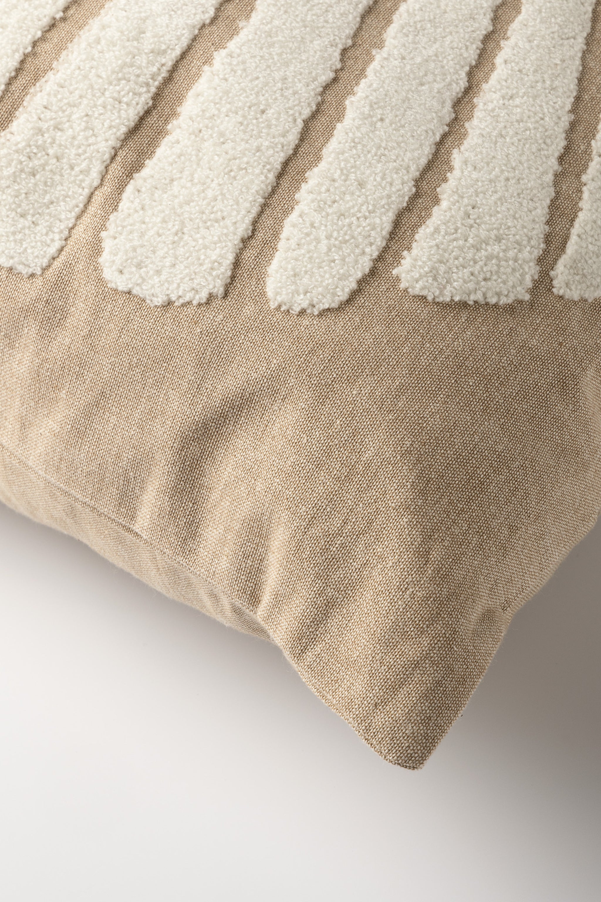 Kissen mit Muschel, beige von Trends & Lifestyle Deutschland GmbH