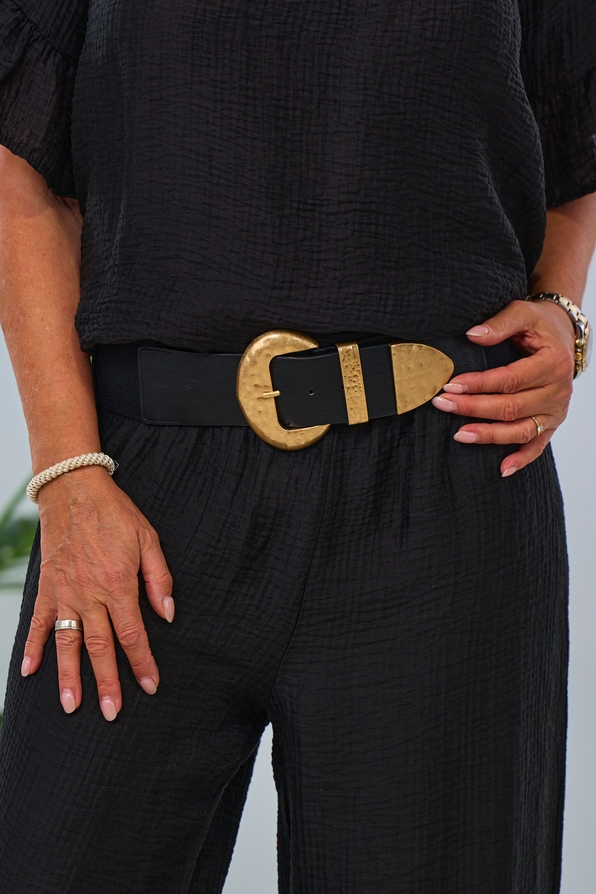 Breiter Stretchgürtel mit großer Schnalle, schwarz-matt gold von Trends & Lifestyle Deutschland GmbH