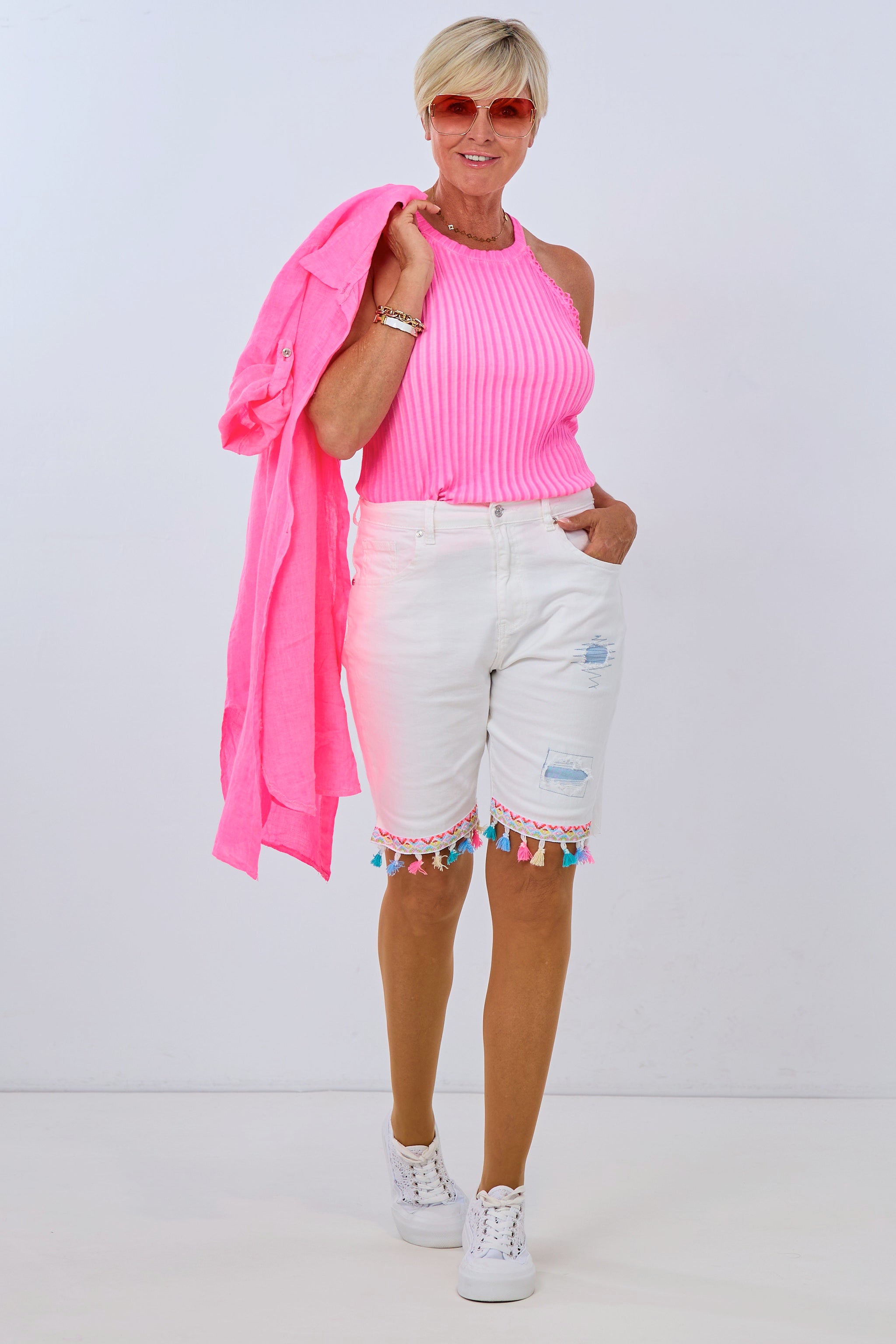 Jeans-Shorts mit Bordüre im used look, weiß