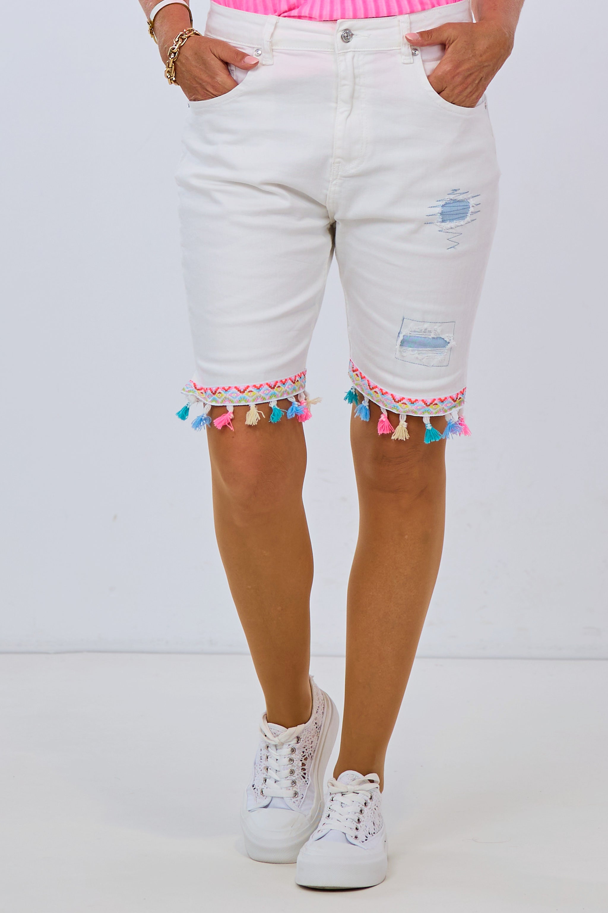 Jeans-Shorts mit Bordüre im used look, weiß