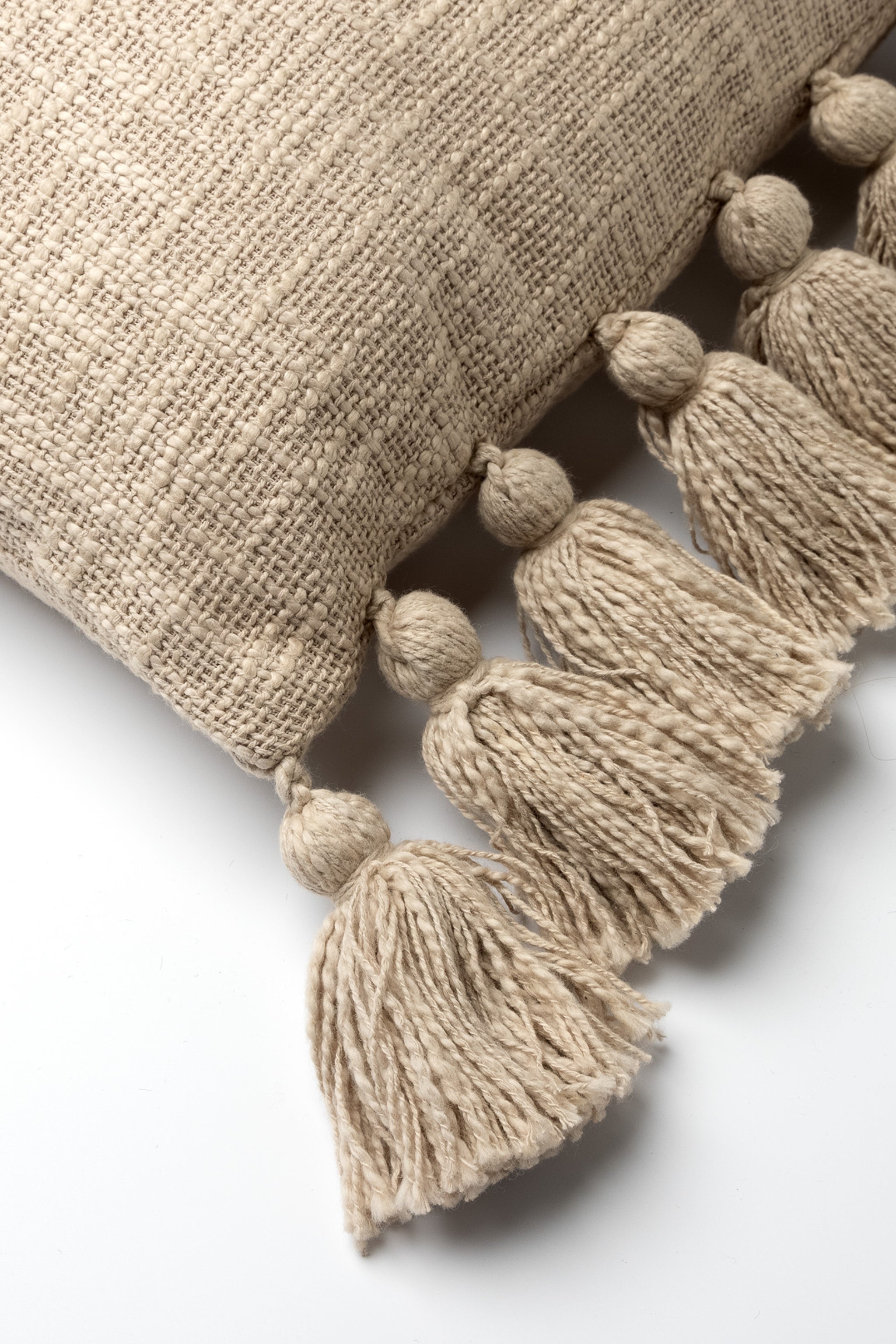 Kissen mit Quasten, beige