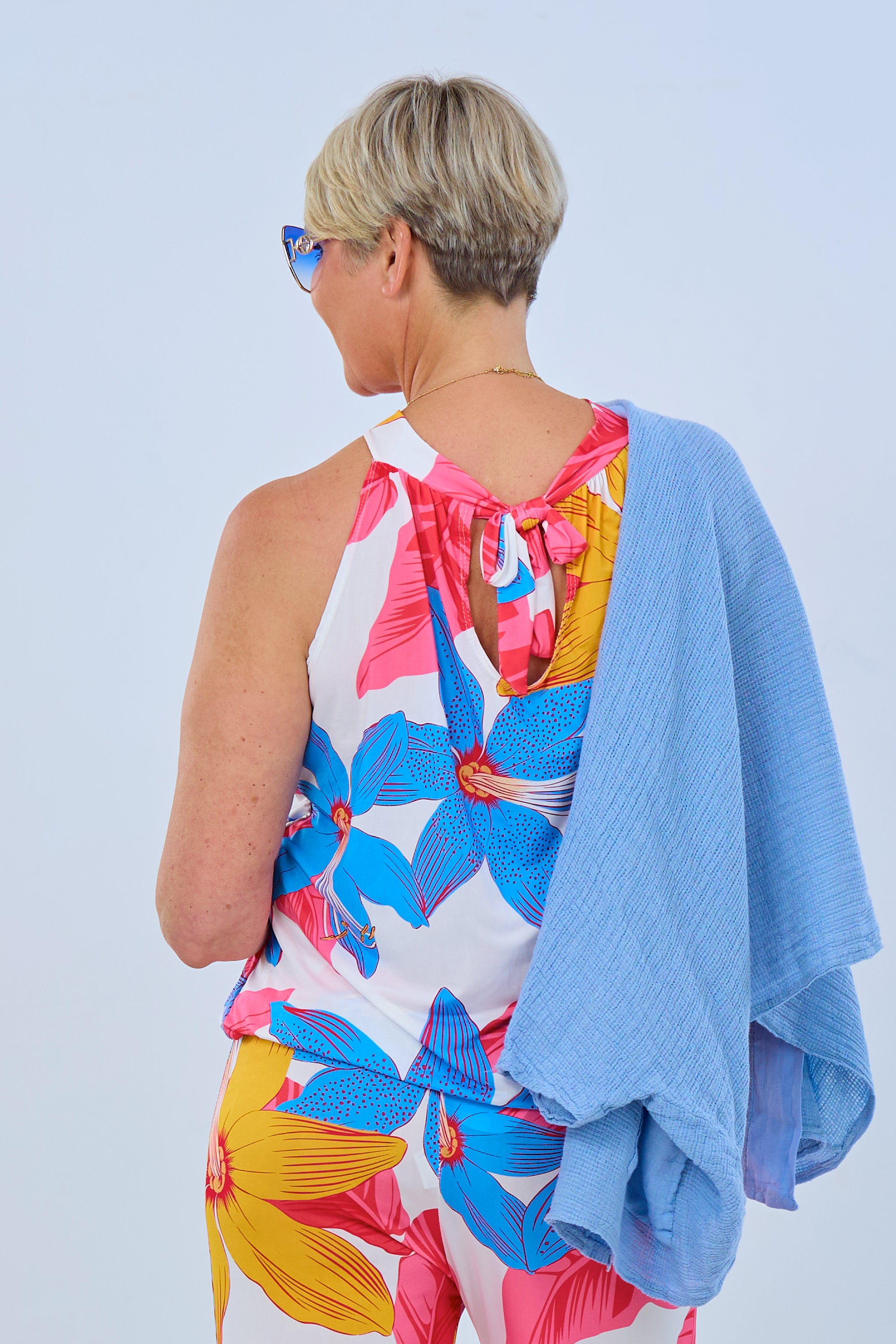 Neckholder Top, blau-koralle-bunt