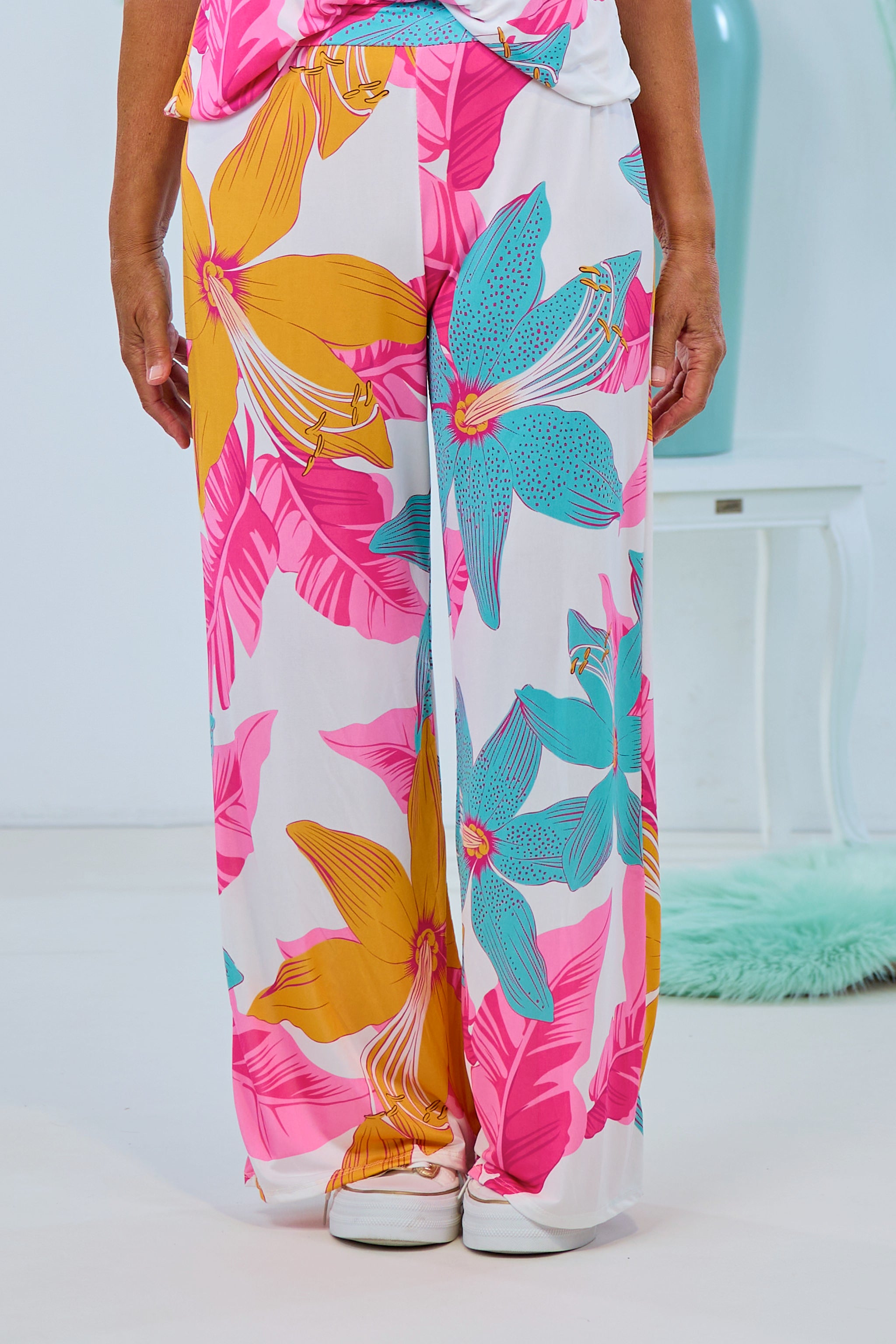 weich fallende Hose mit buntem Blumen-Print und elastischem Bund, rosa-mint-bunt