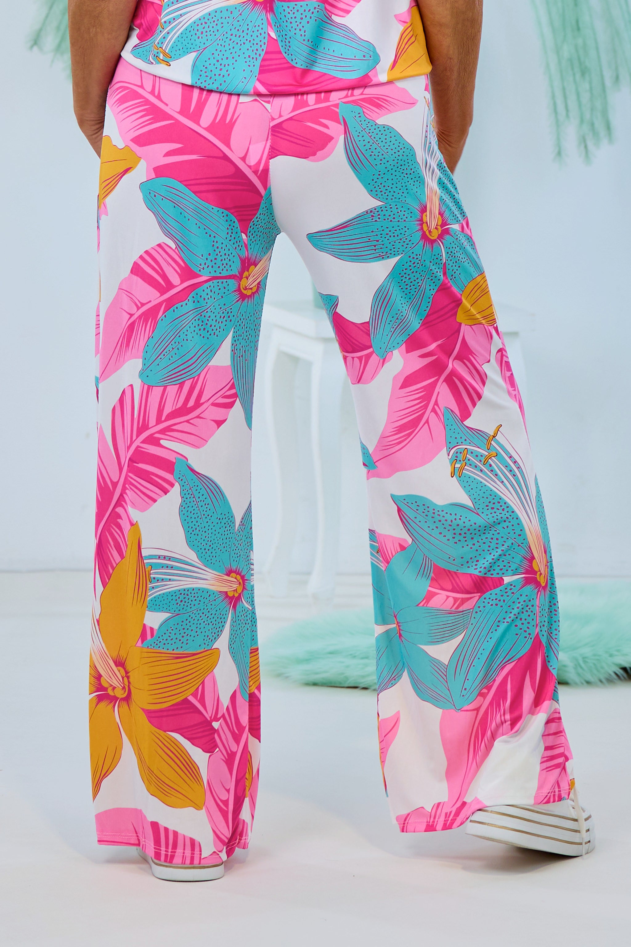 weich fallende Hose mit buntem Blumen-Print und elastischem Bund, rosa-mint-bunt