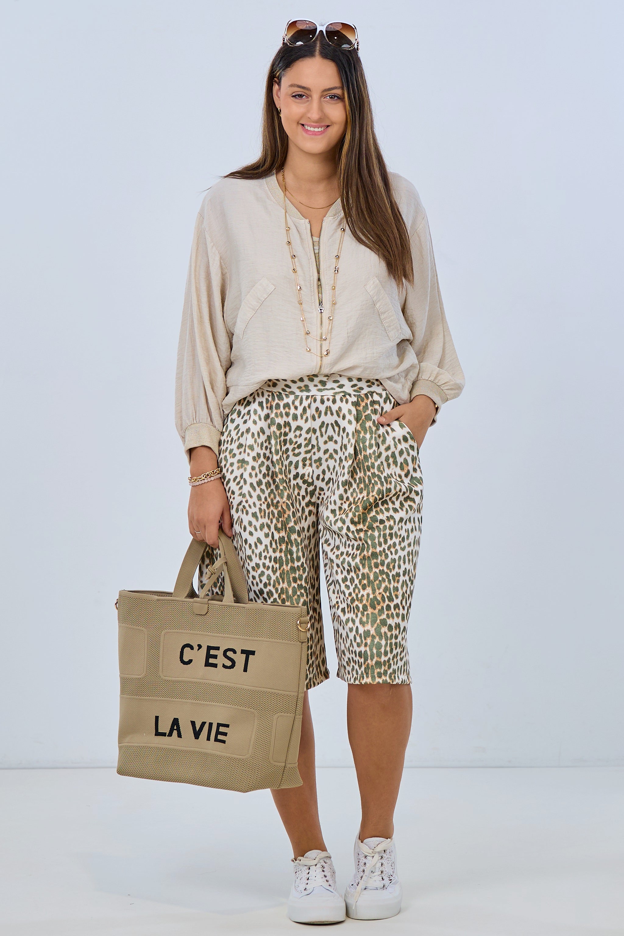 Leichter Blouson mit Kordelzug, angedeuteten Taschen und 3/4 Arm, beige