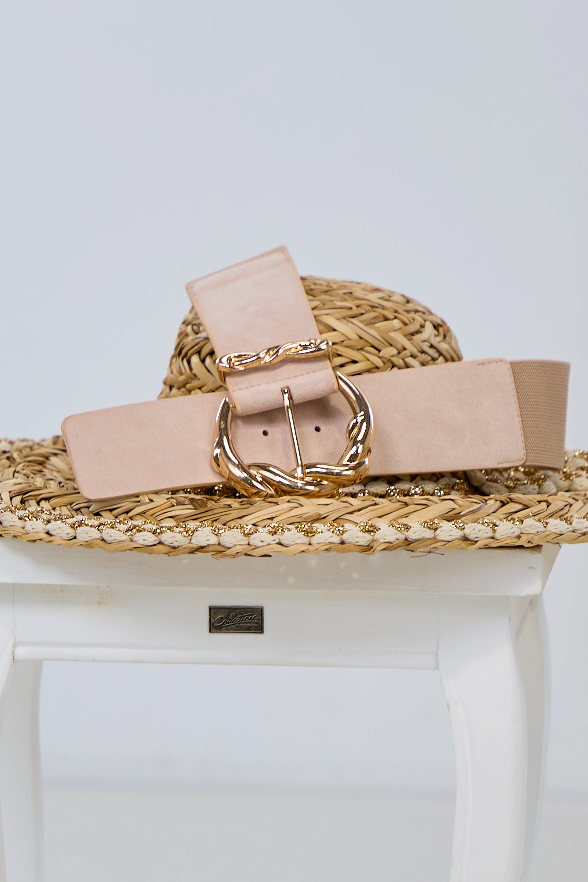 Elastischer Gürtel mit goldener Schnalle, beige
