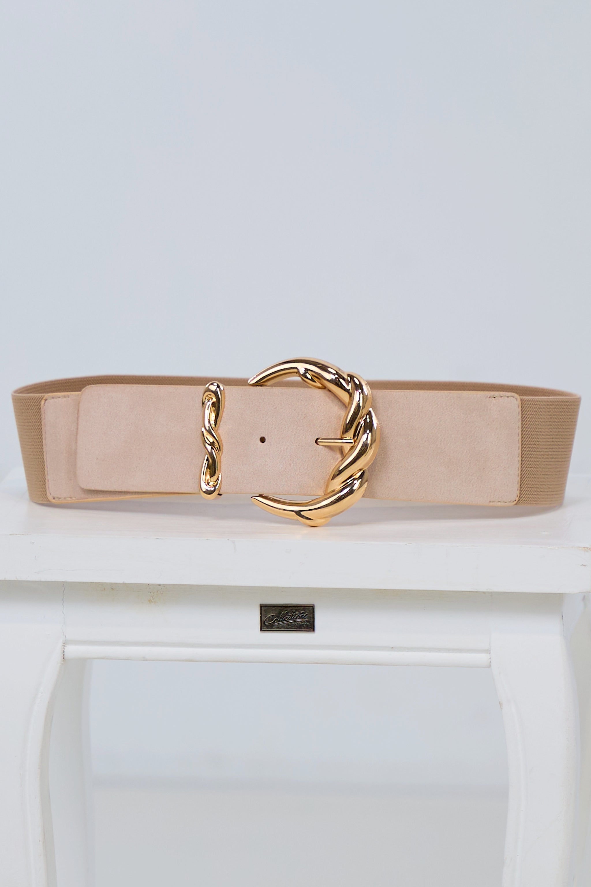 Elastischer Gürtel mit goldener Schnalle, beige