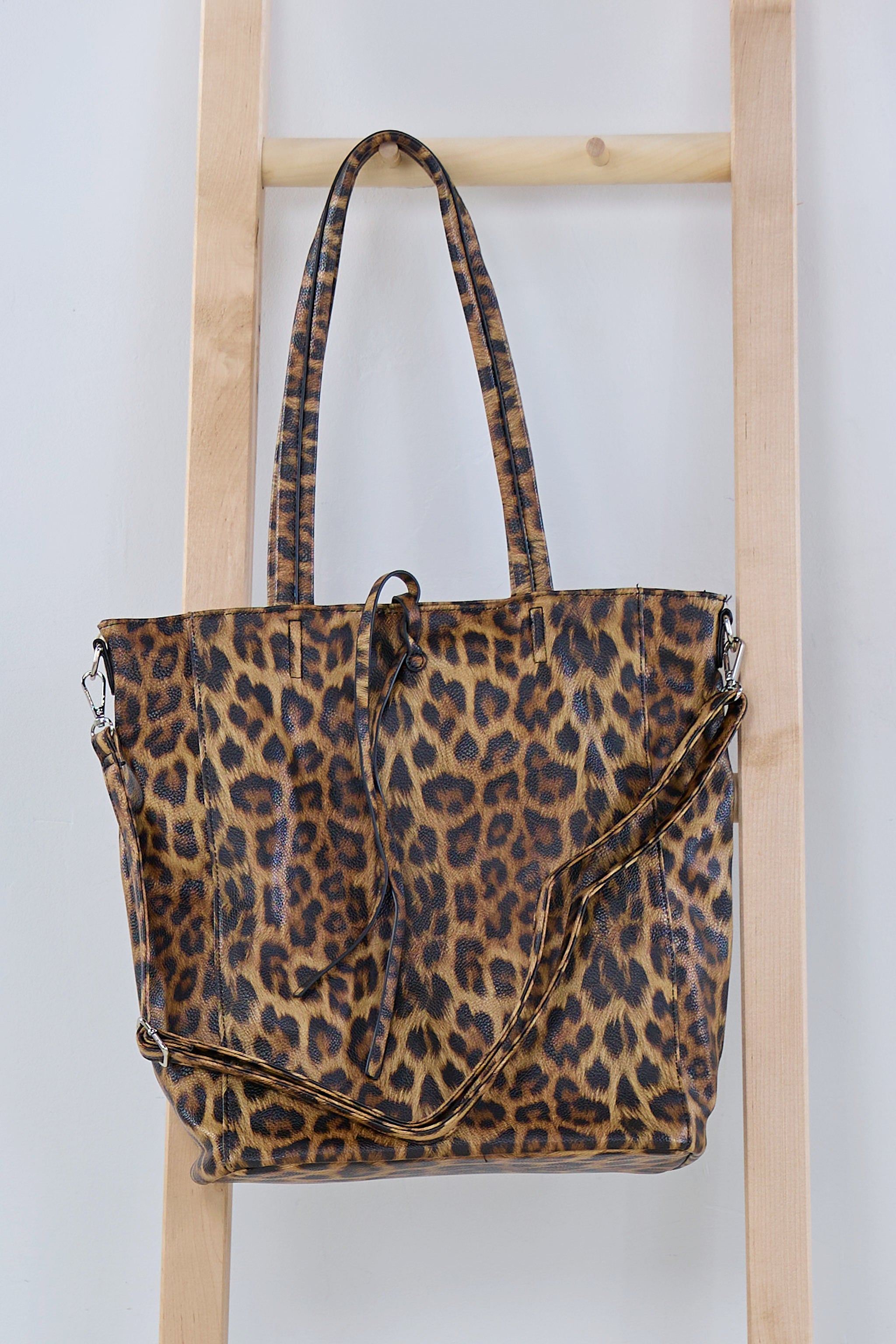 Schultertasche im Leo-Design, braun-schwarz