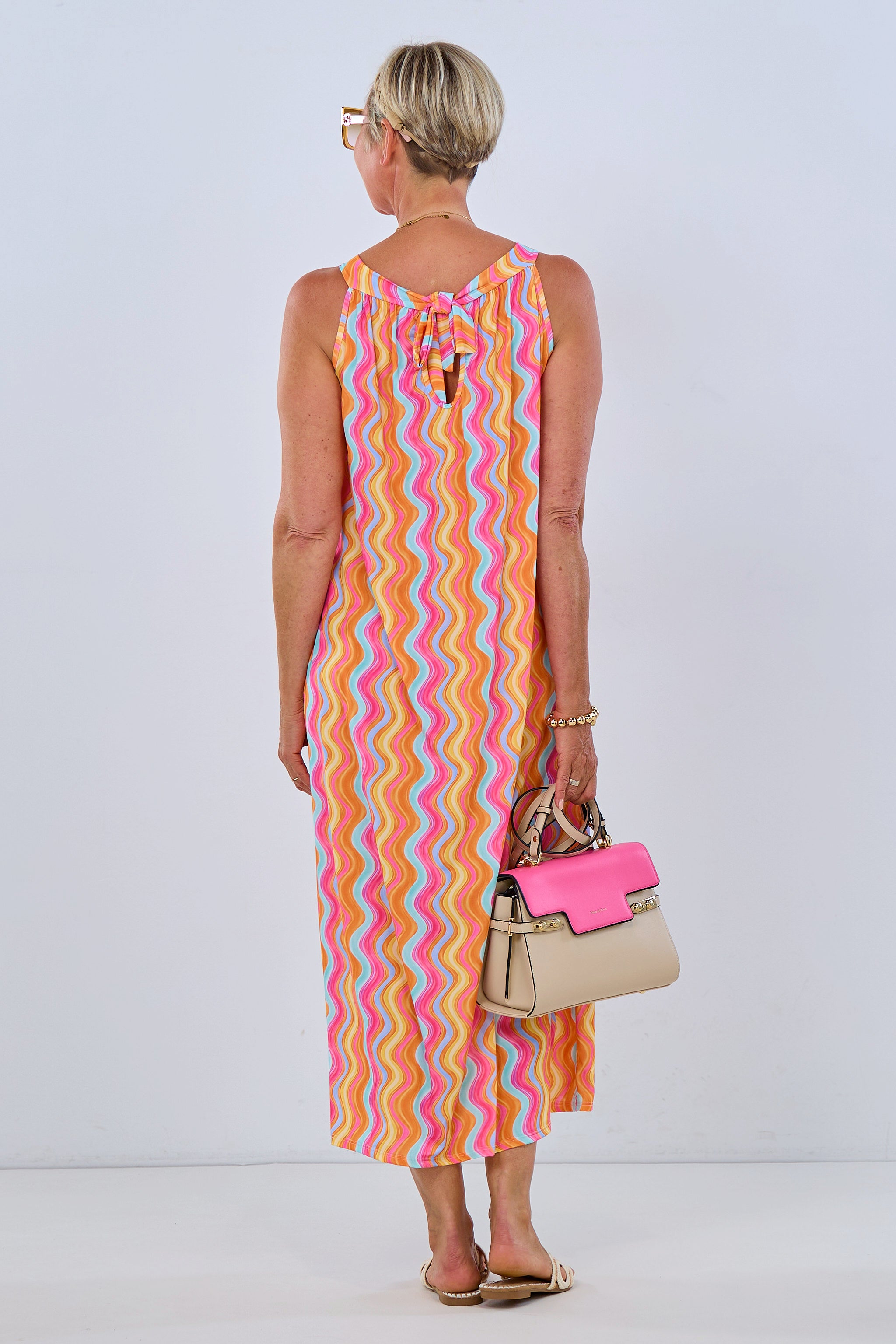langes Neckholder Kleid mit Retro-Muster, orange-pink-blau