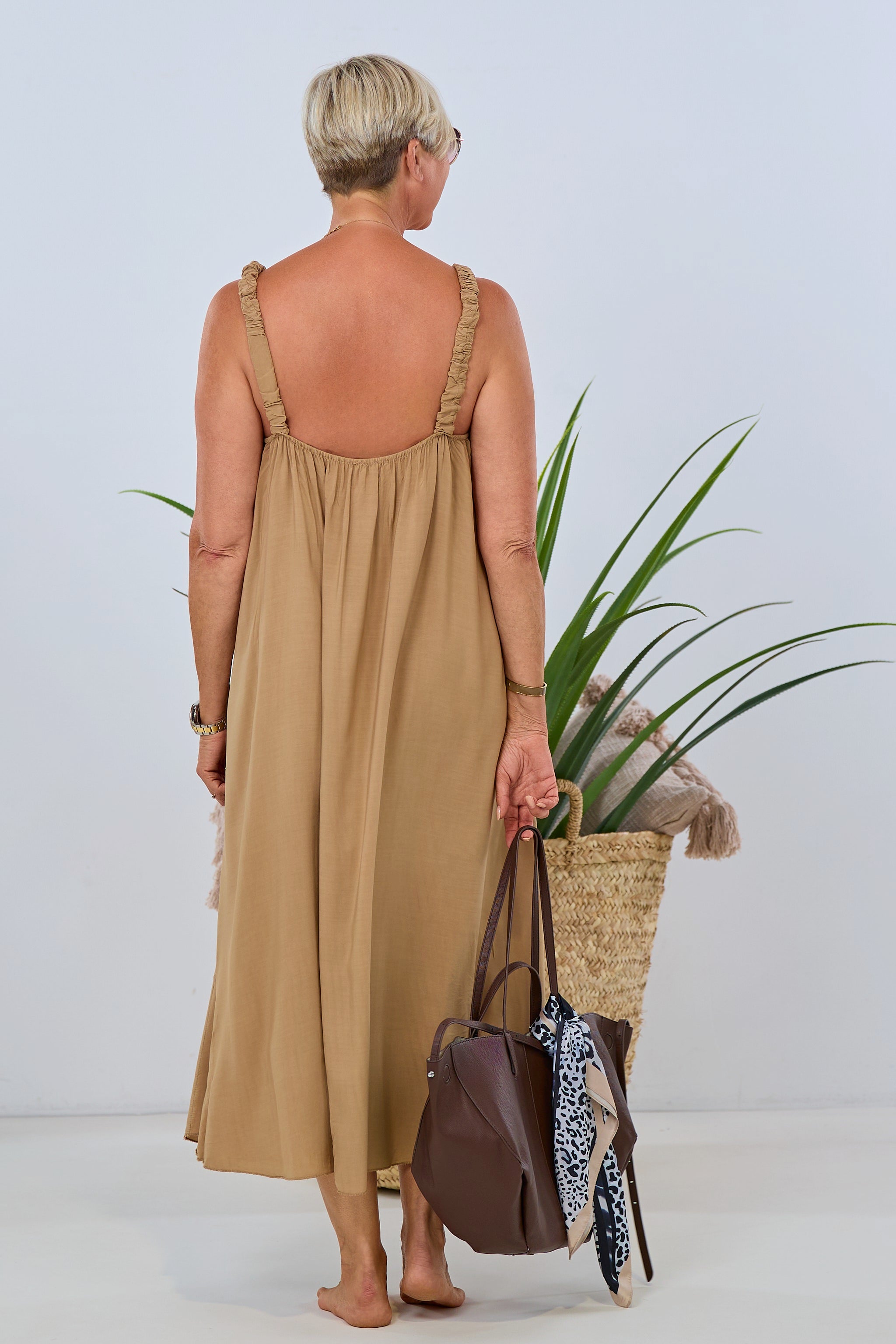 Luftiges Kleid mit elastischen Trägern, camel light