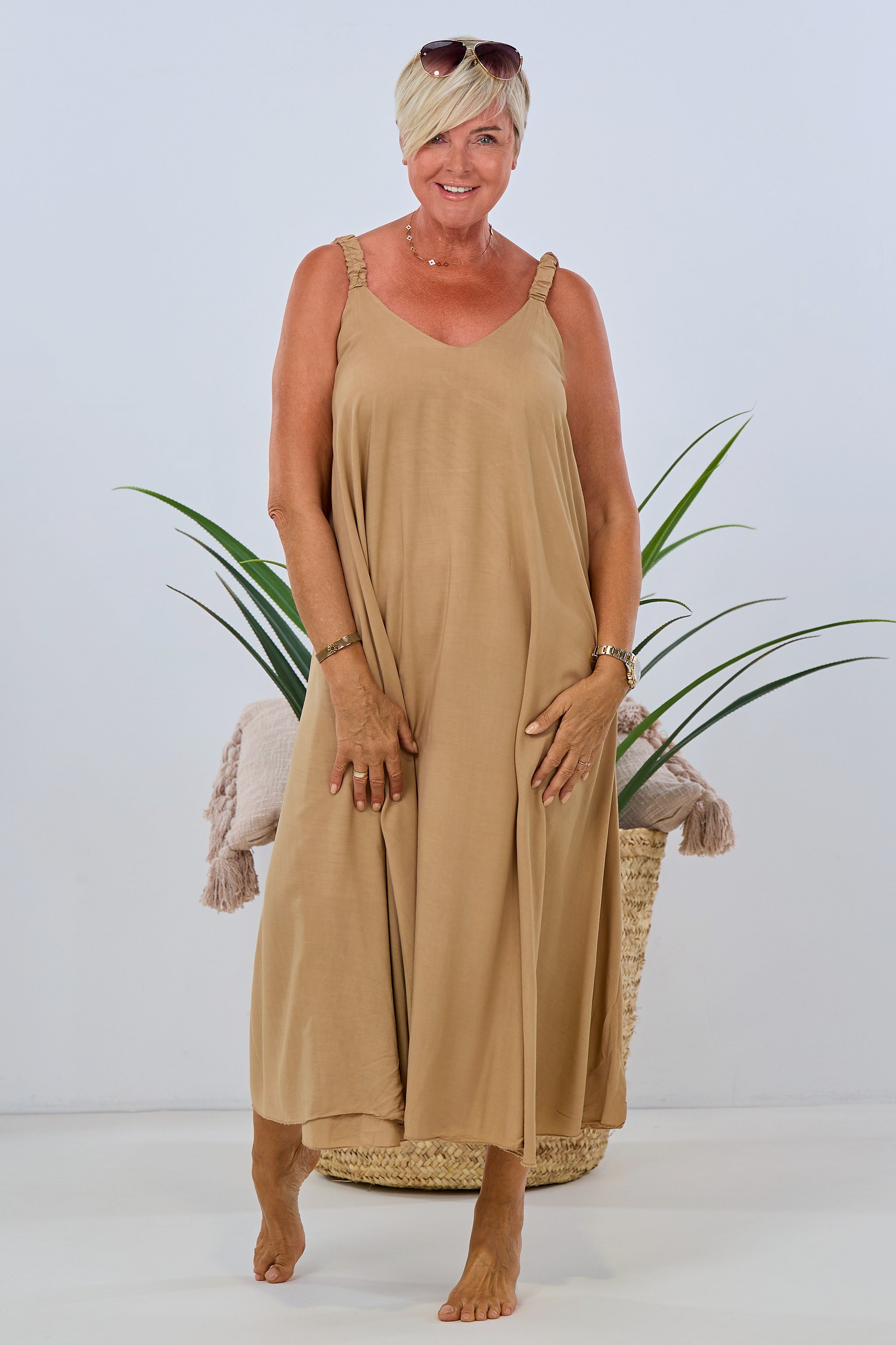Luftiges Kleid mit elastischen Trägern, camel light