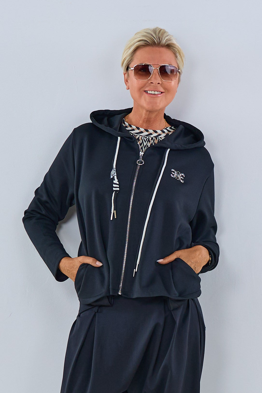 Weiche Hoodie-Jacke mit doppeltem Kordelzug, schwarz