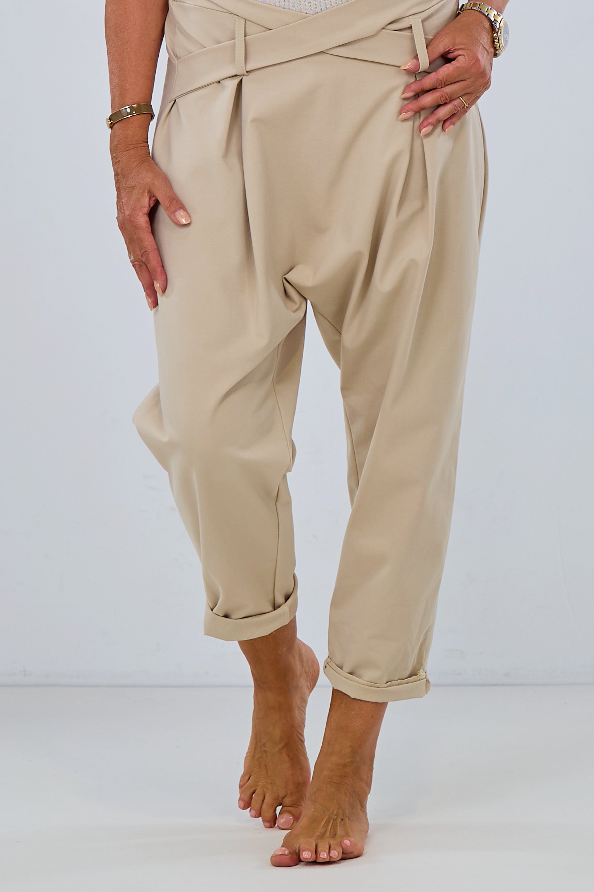 Cozy Baggy mit schrägem Bund, beige
