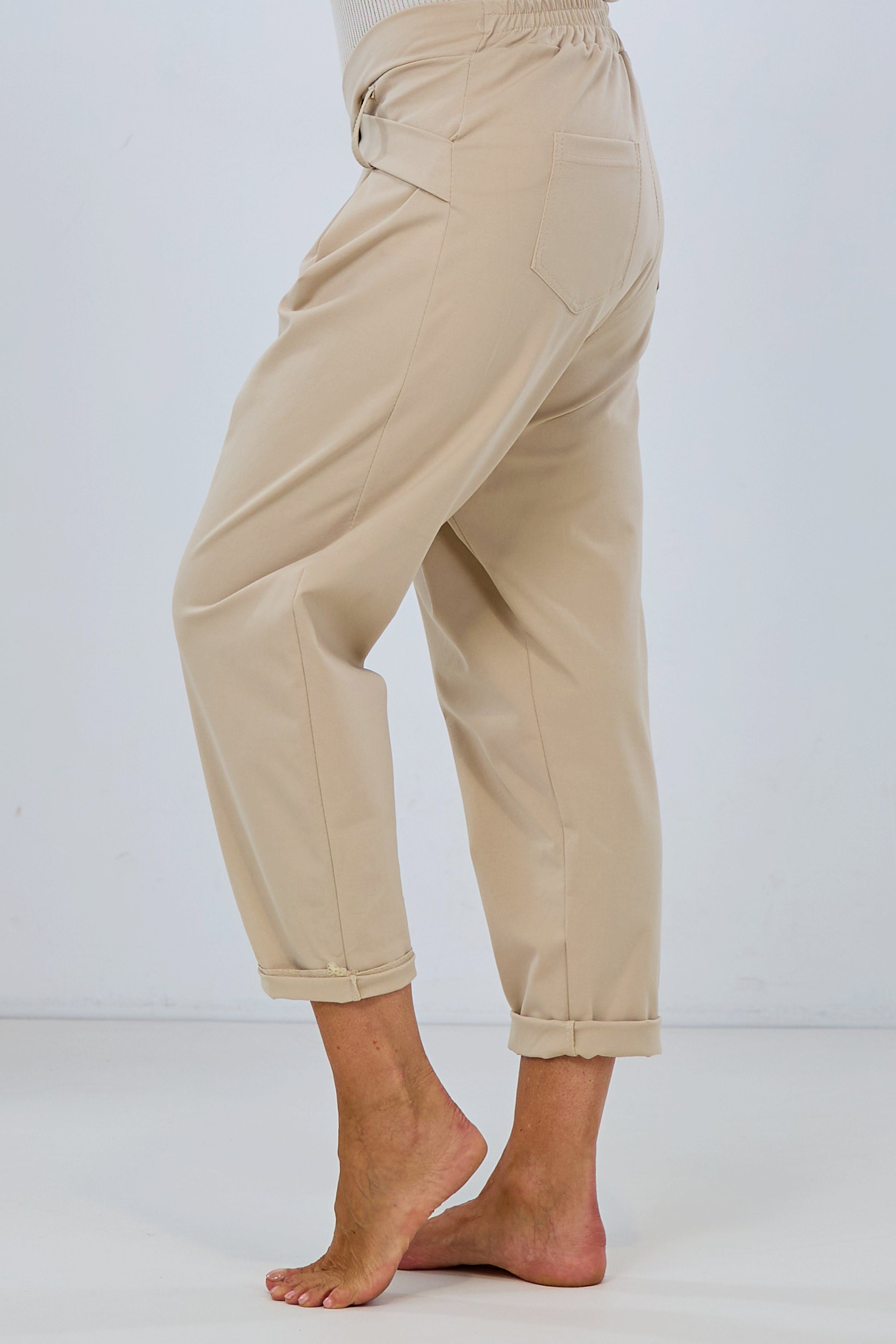 Cozy Baggy mit schrägem Bund, beige