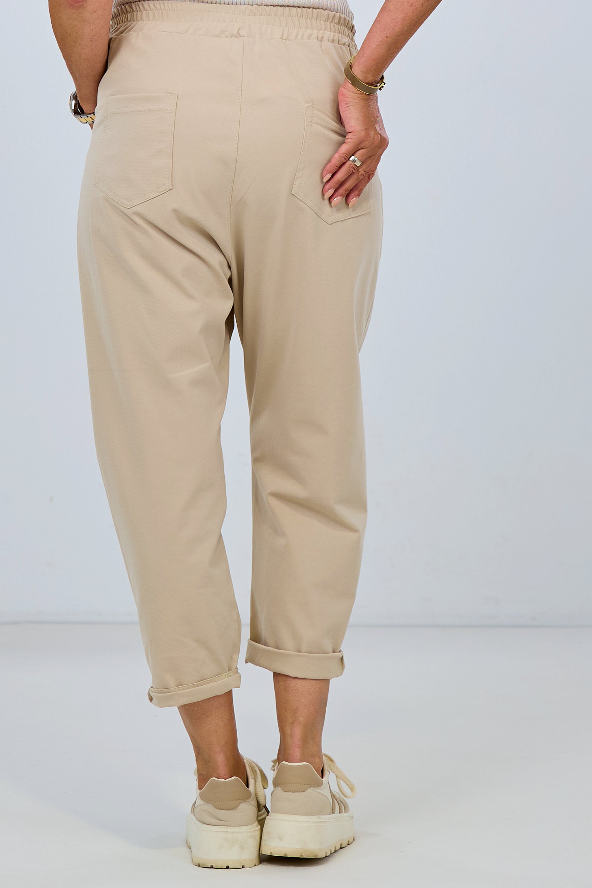 Cozy Baggy mit schrägem Bund, beige