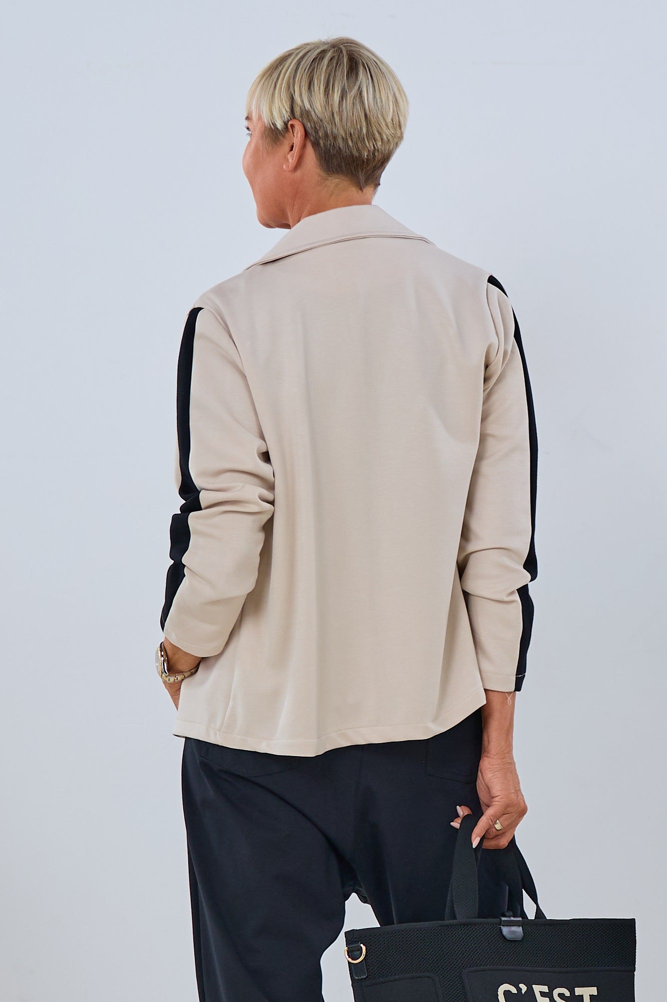 Cozy Blazer mit Streifen auf den Ärmeln, beige-schwarz