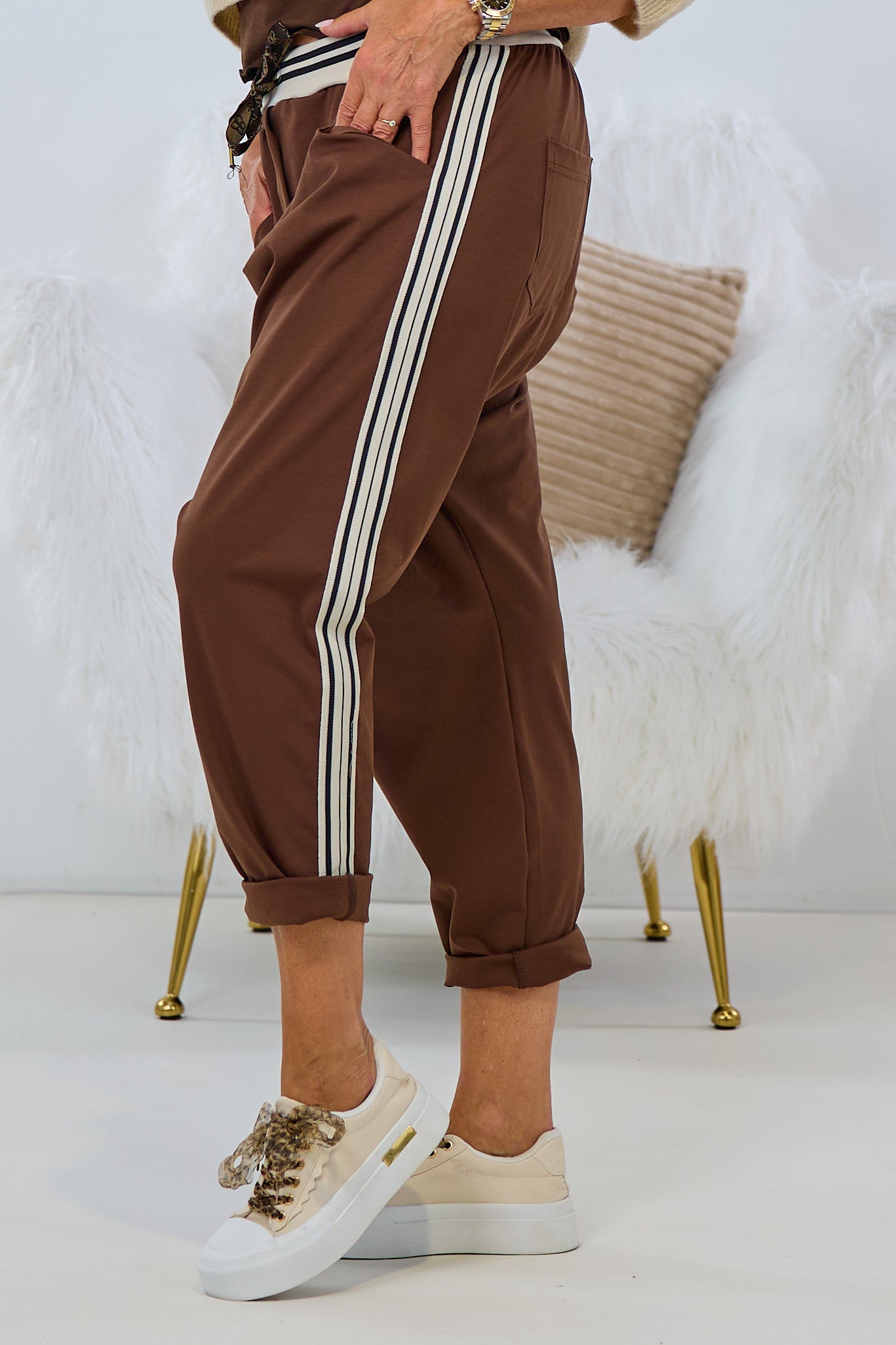 Baggy Hose mit seitlichen Streifen, braun