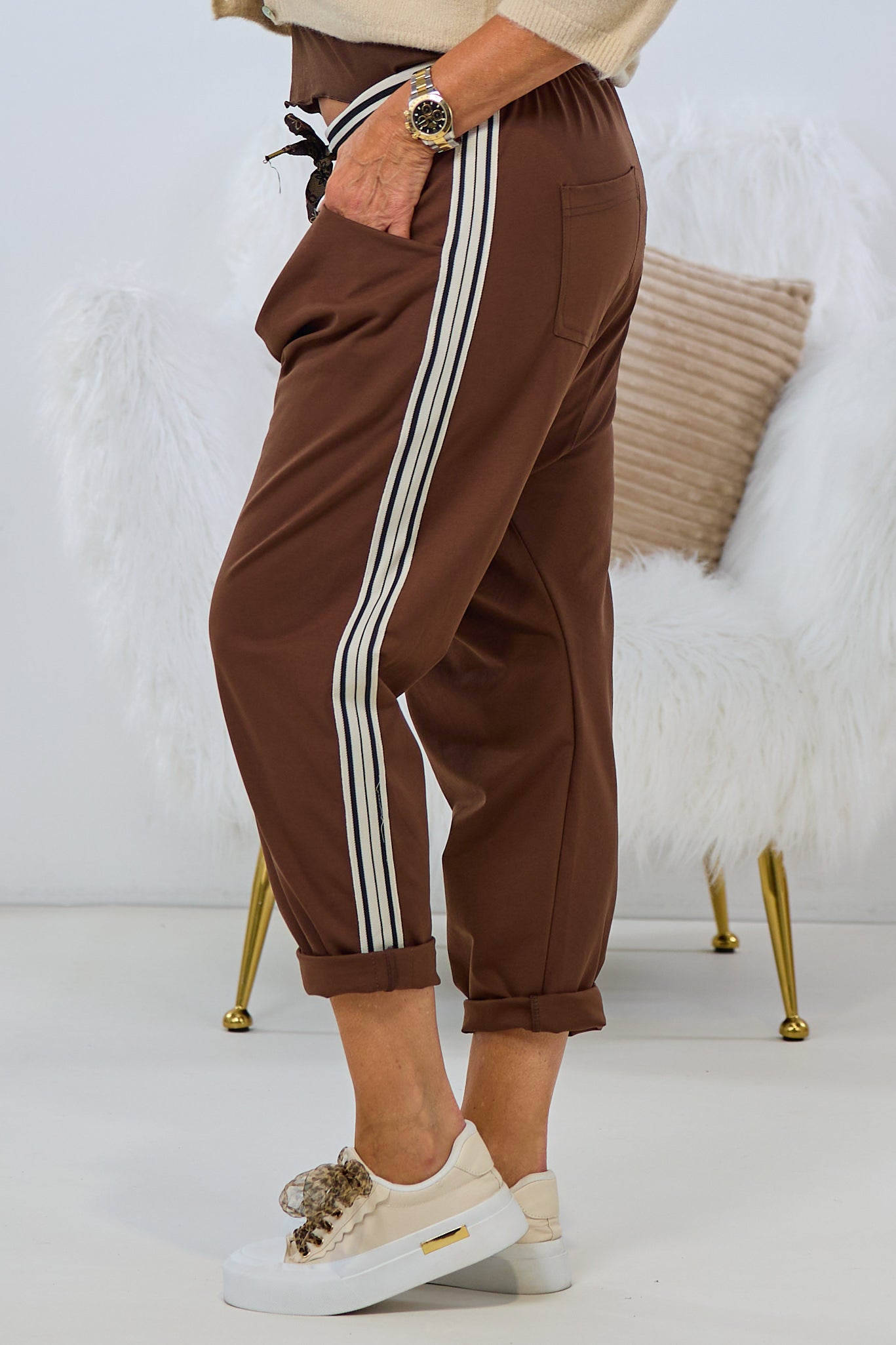 Baggy Hose mit seitlichen Streifen, braun