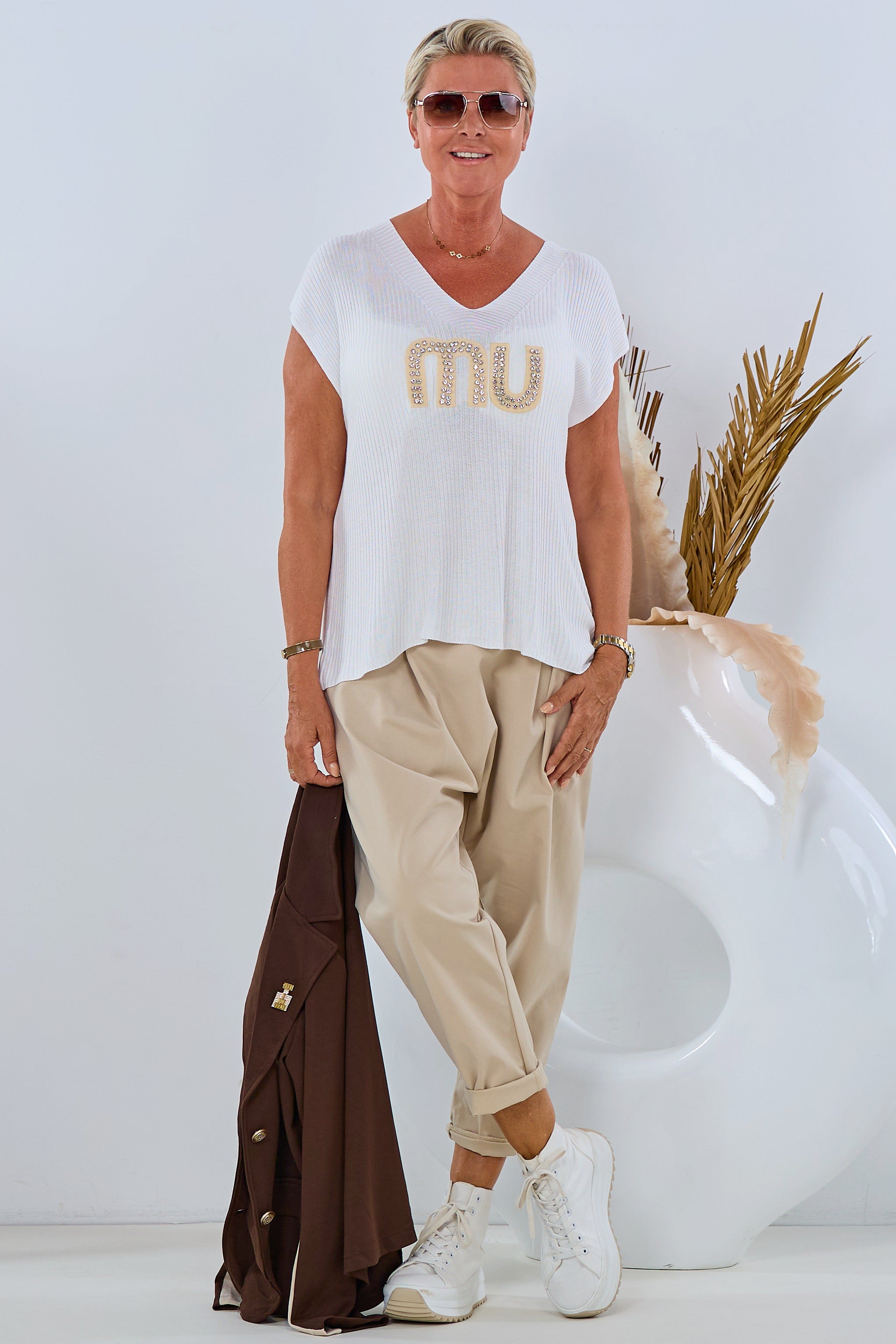 fein gerippter Pulli mit Glitzersteinen, weiß-beige